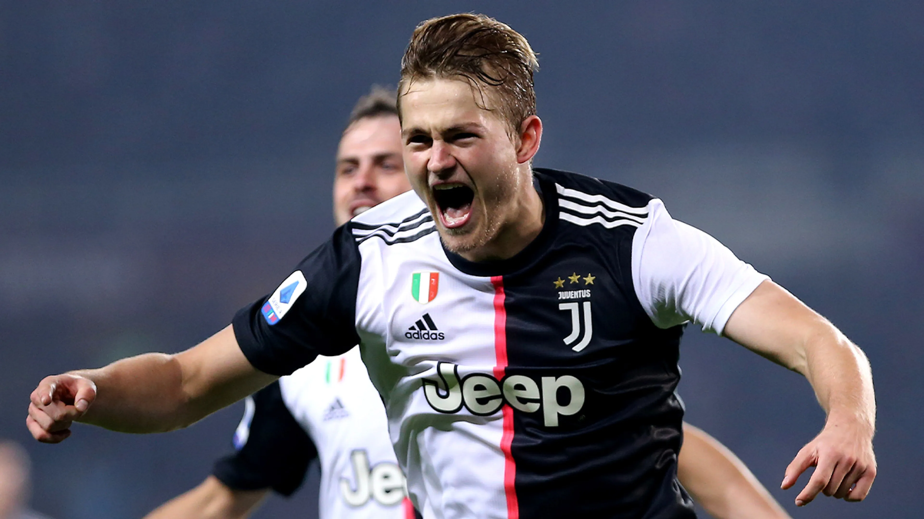 Twitter lovend over De Ligt: 'Dat lukt niemand in de Serie A'