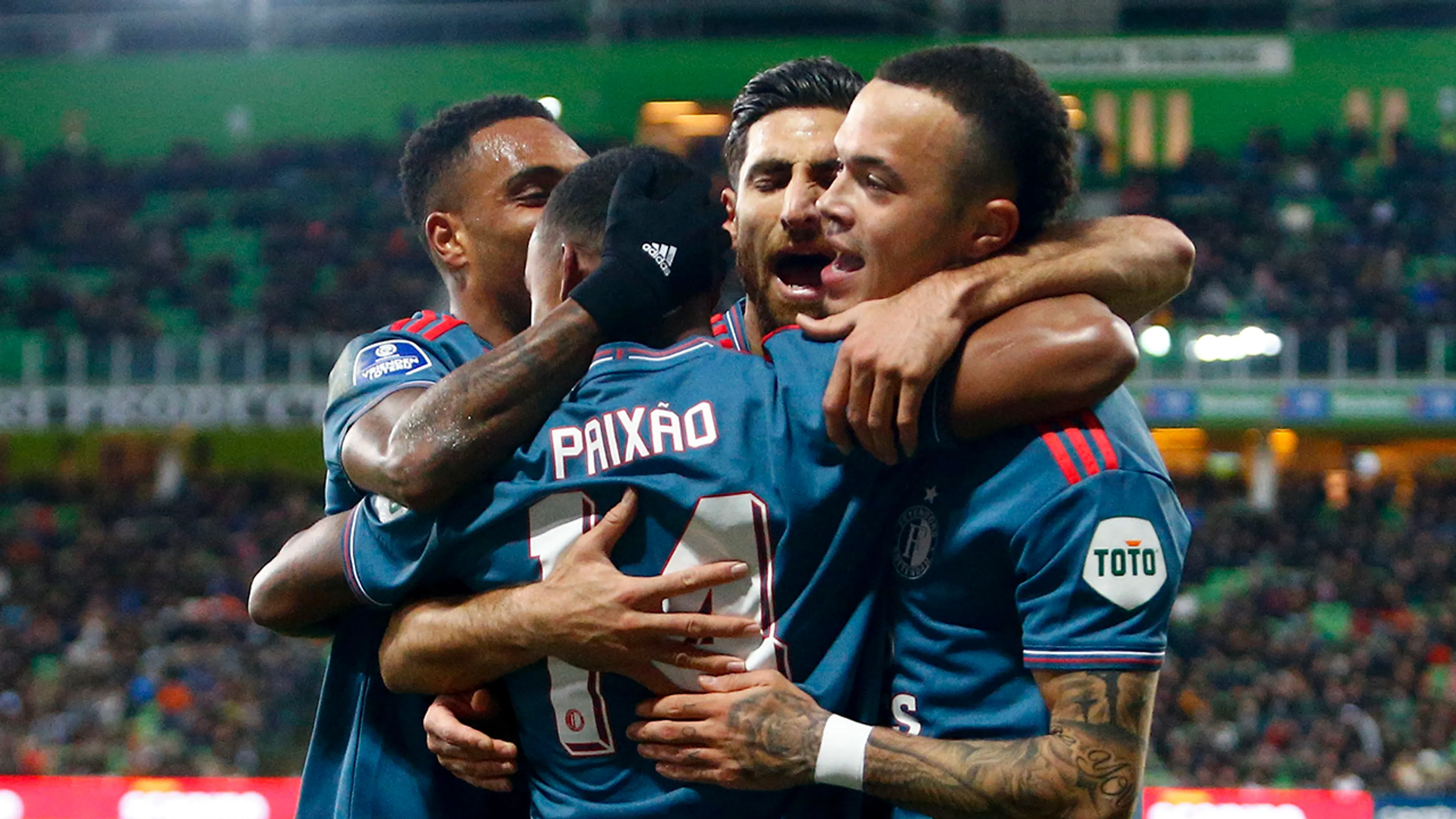 Koploper Feyenoord profiteert optimaal van misstap Ajax en PSV