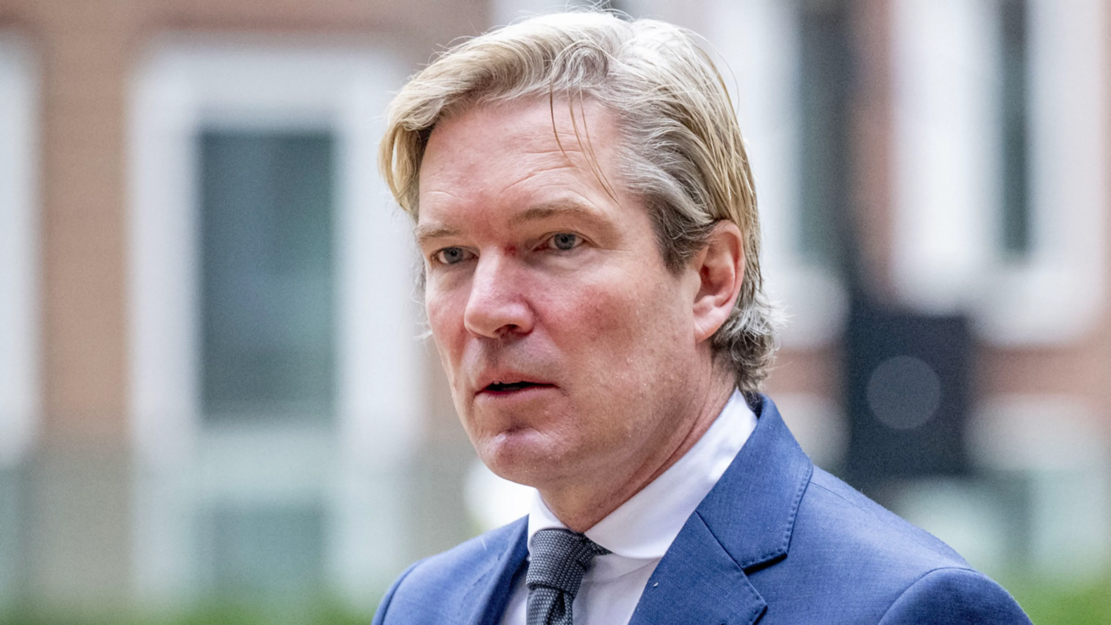 Justitieminister Foort van Oosten wil religieuze uitingen boa's bij wet verbieden