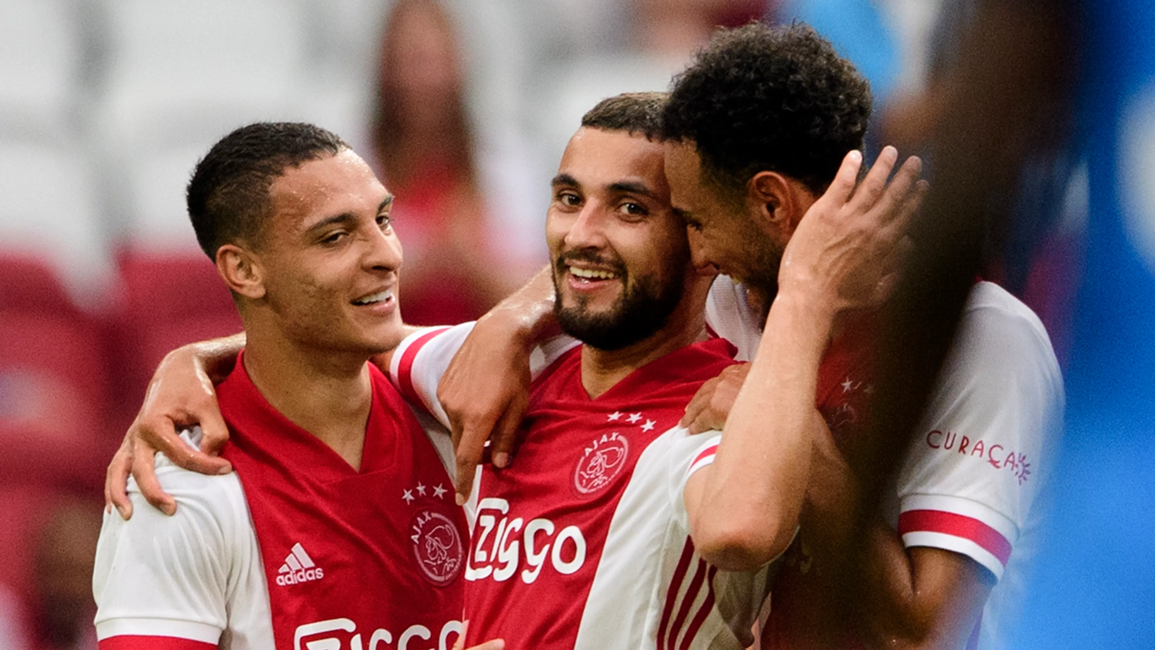 Ajax leidt met 5-0 bij rust in oefenduel tegen FC Utrecht