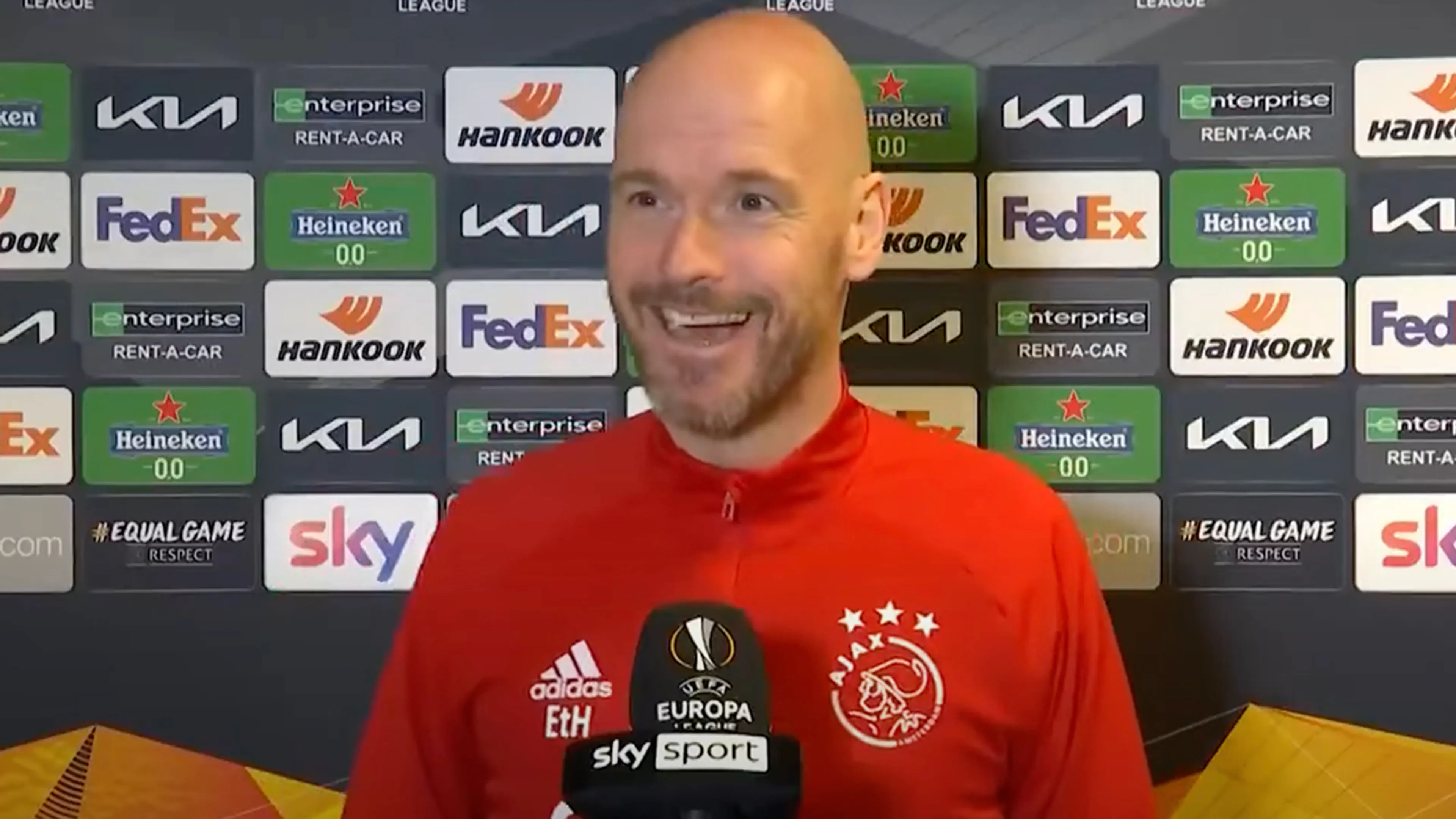 Throwback: Erik ten Hag gaat viraal met interview bij Sky Italia in het Engels