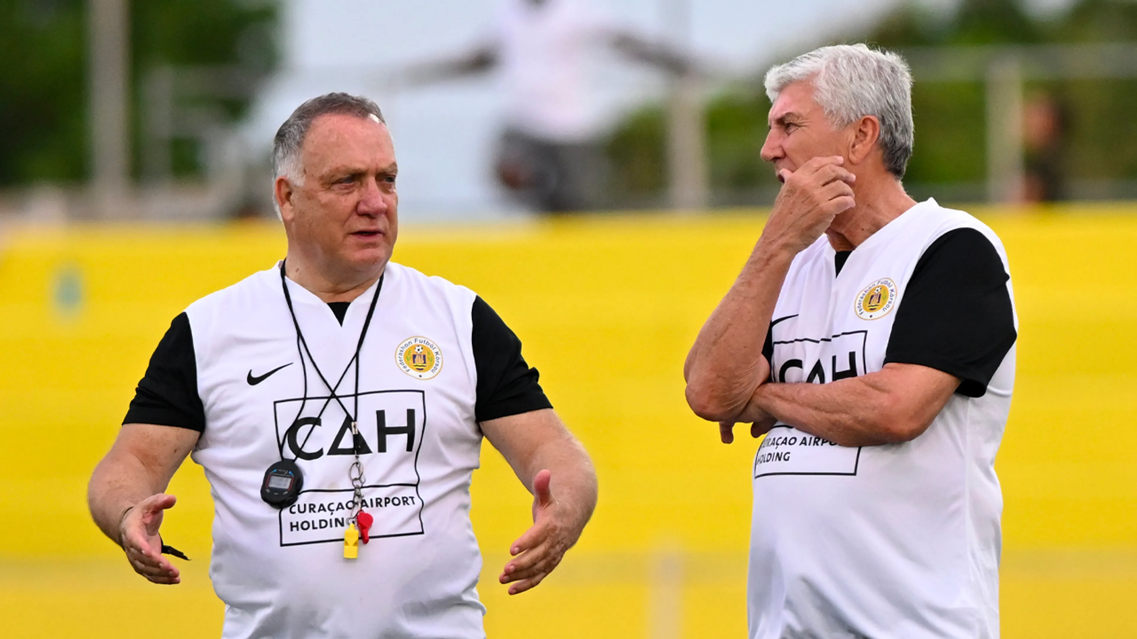 'Dick Advocaat moet Cor Pot voorlopig missen: assistent-trainer loopt pittige blessure op'