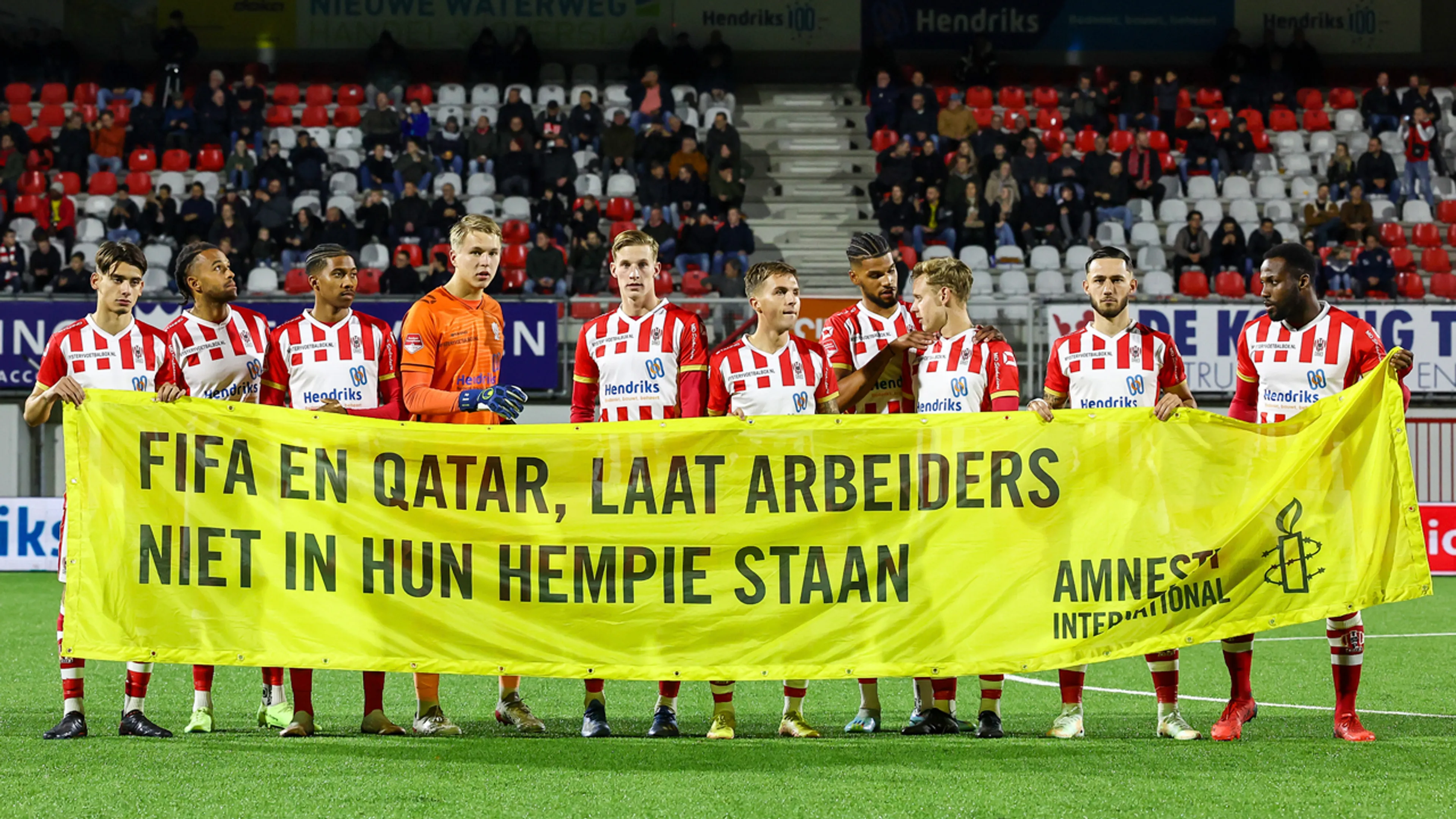TOP Oss en Amnesty slaan handen ineen: 'Laat arbeiders niet in hun hempie staan'