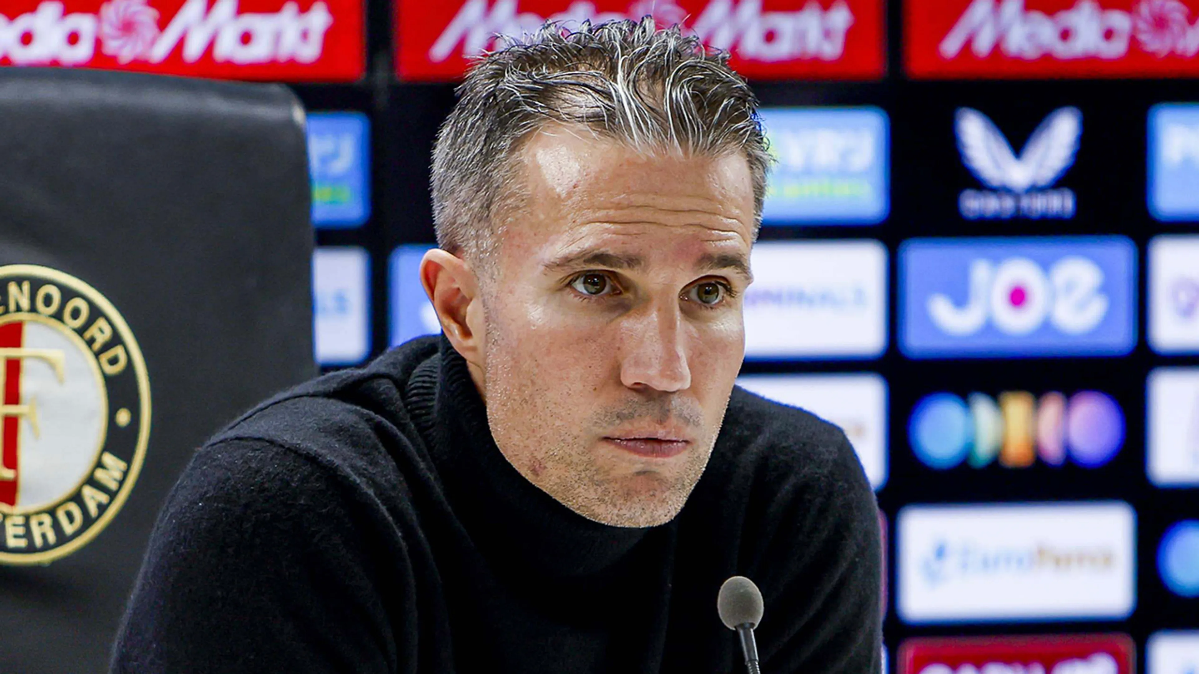 'Eerste slachtoffer in crisis bij Feyenoord bekend, Robin van Persie krijgt de tijd'