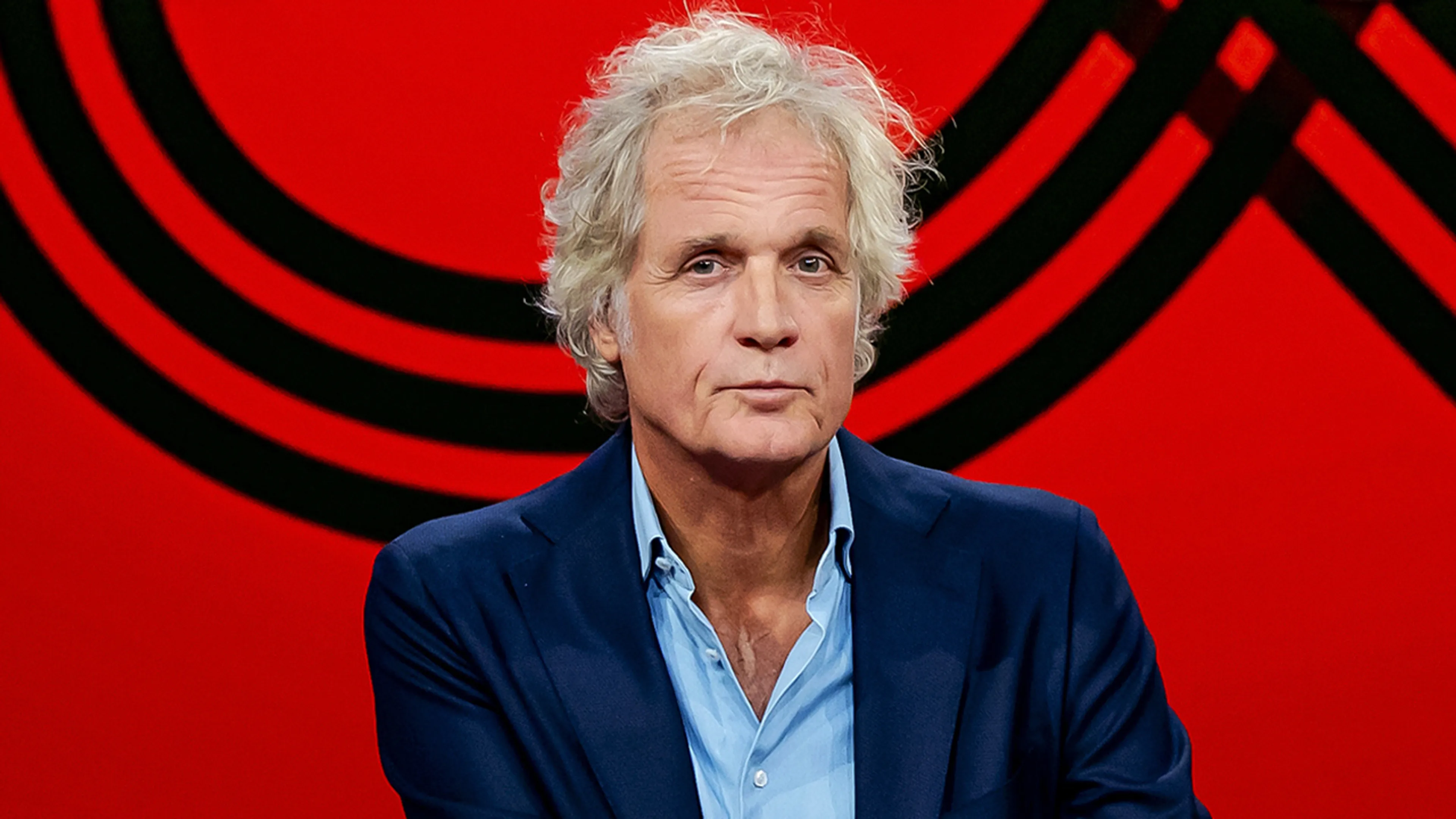 Khalid Kasem zeker tot juni niet op tv, Jeroen Pauw blijft hem vervangen