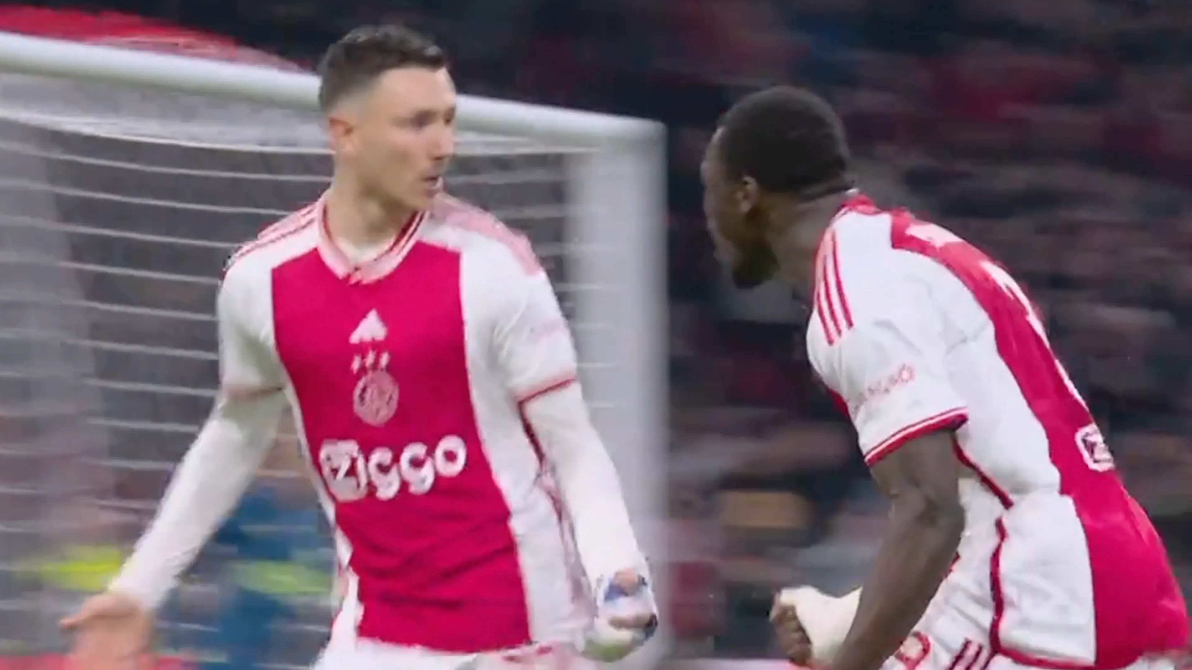 Videogoal: Berghuis zet Ajax in kraker tegen PSV op voorsprong
