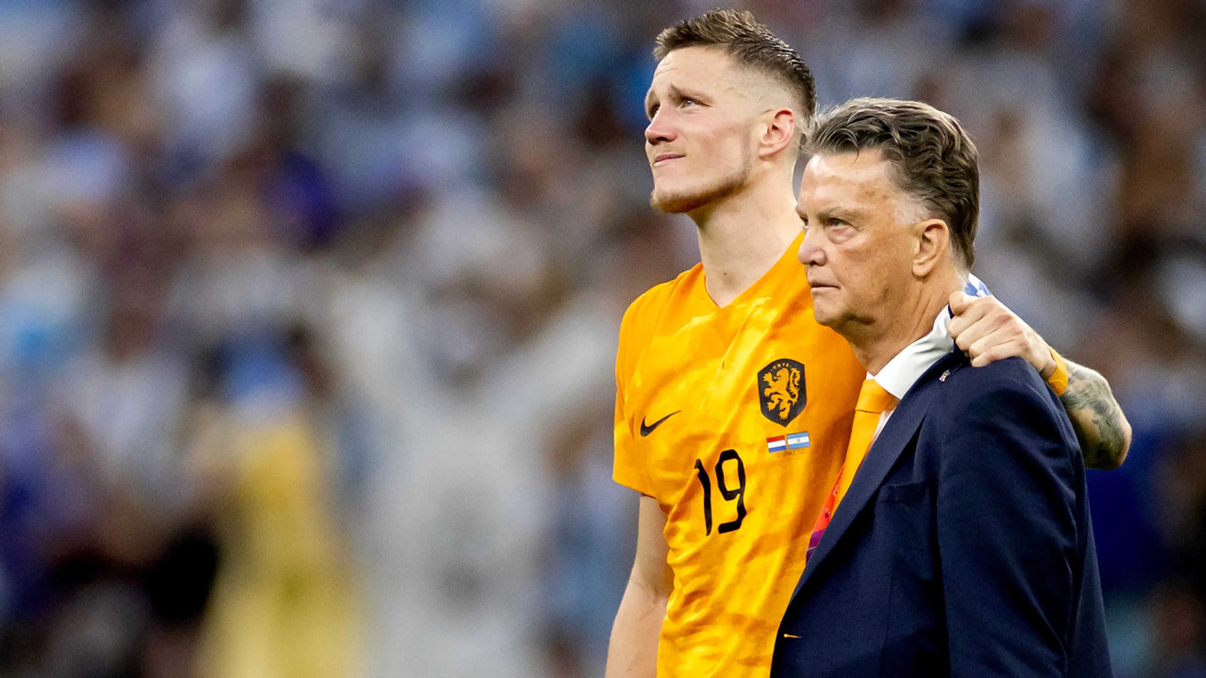 Van Gaal over ingestudeerde vrije trap Weghorst: 'Hij was niet voor hem bedoeld'