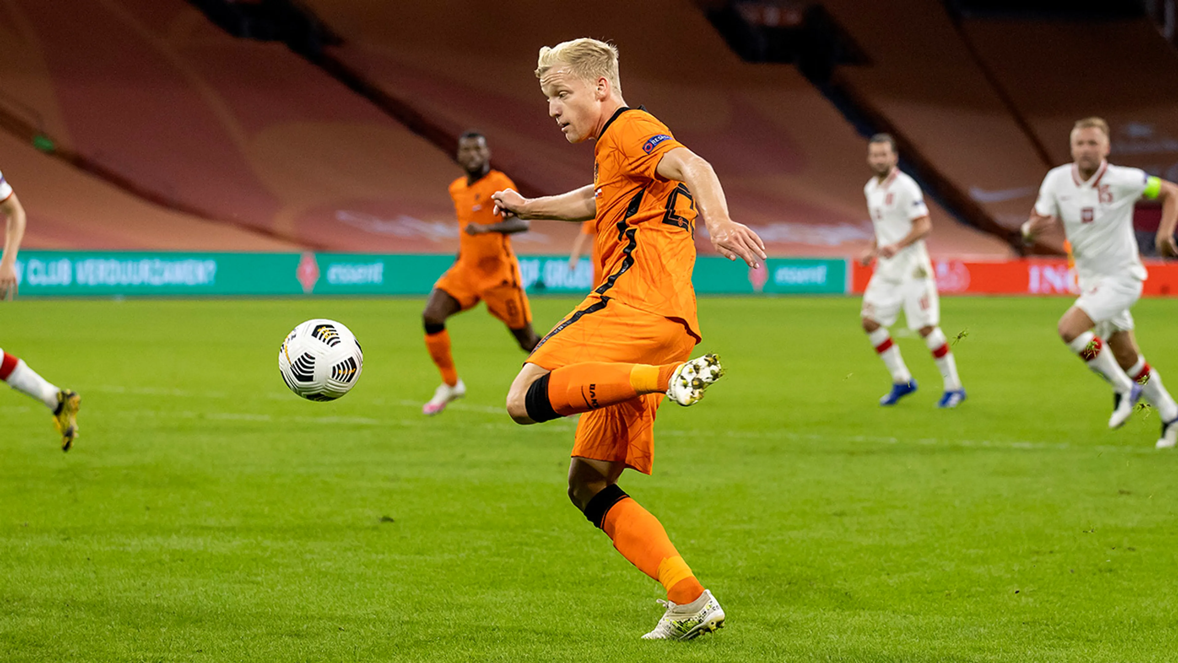 Oranje start met Van de Beek tegen Italië