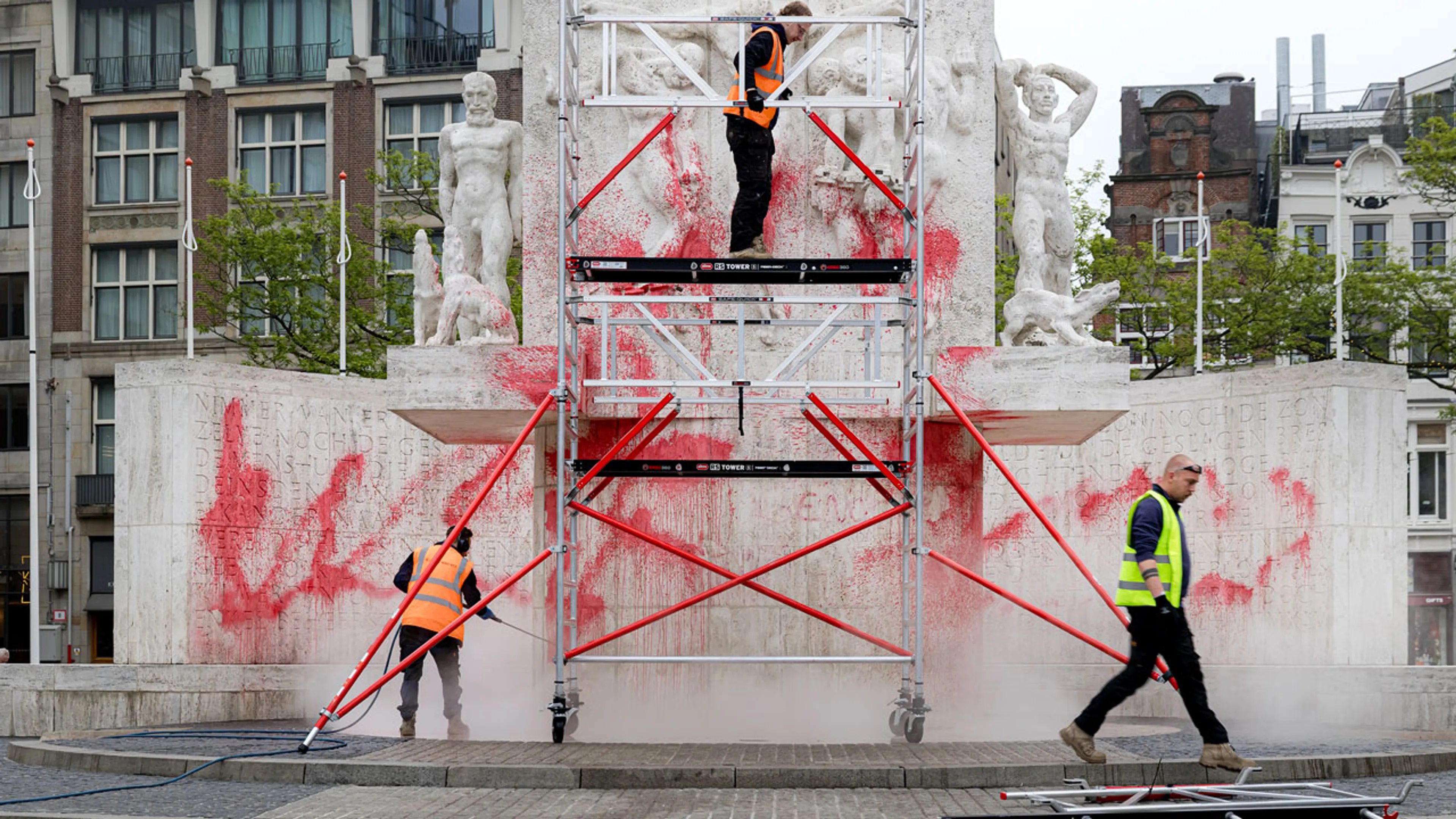 Nationaal Monument op de Dam besmeurd met rode verf op dag van Dodenherdenking