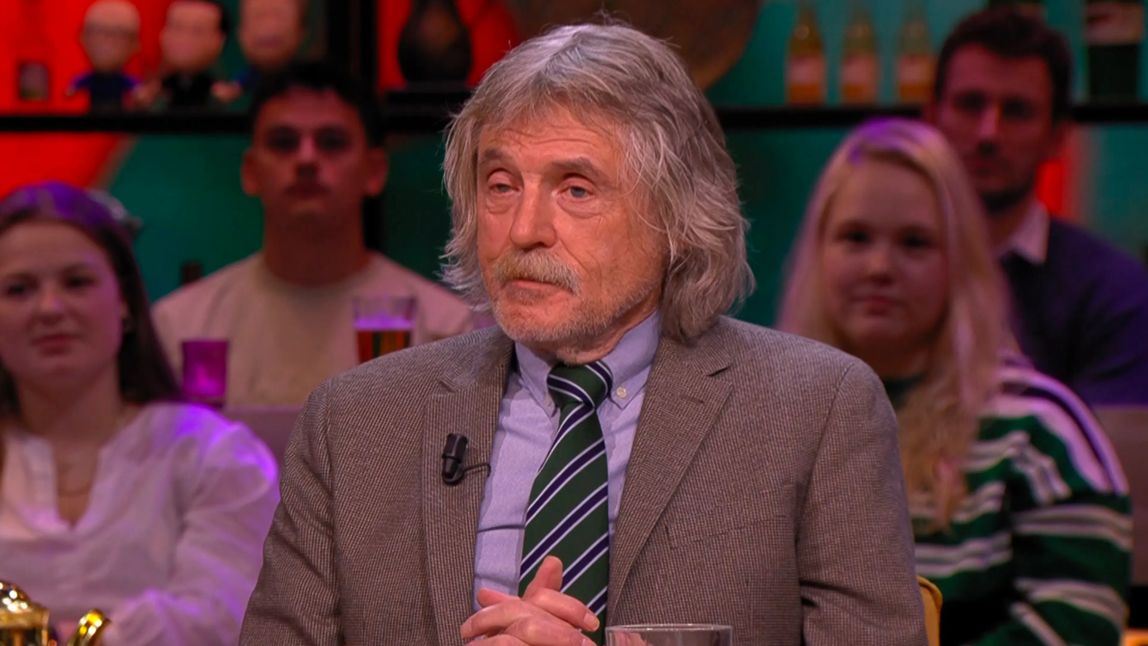 Johan uiterst kritisch op journalist: ‘Die moeten ze de perskaart afnemen!’