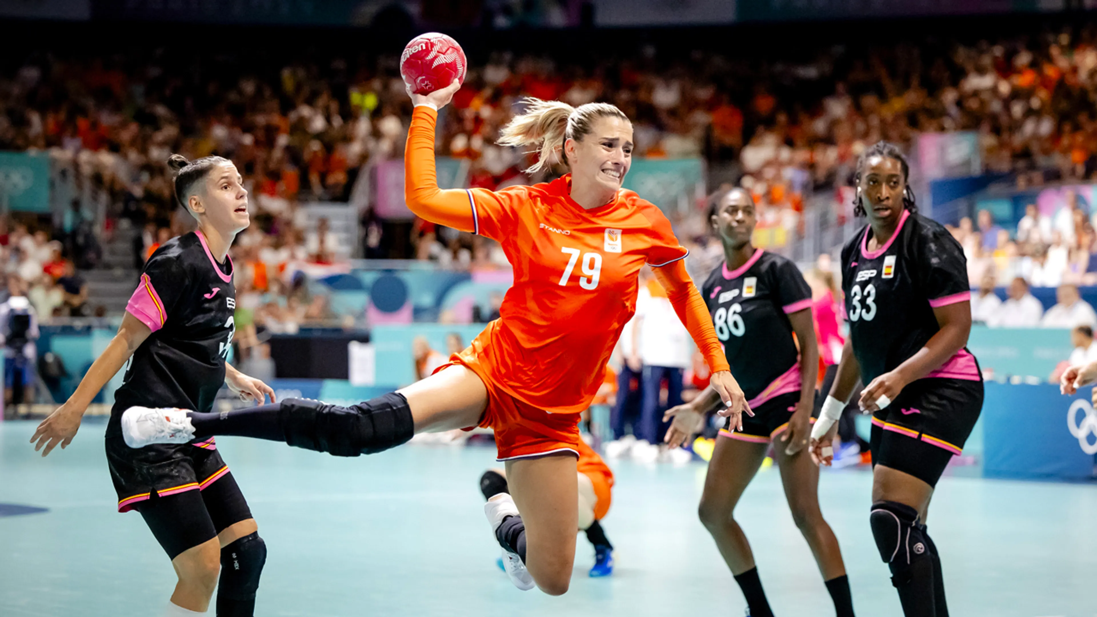 Nederlandse handbalsters rekenen overtuigend af met Spanje