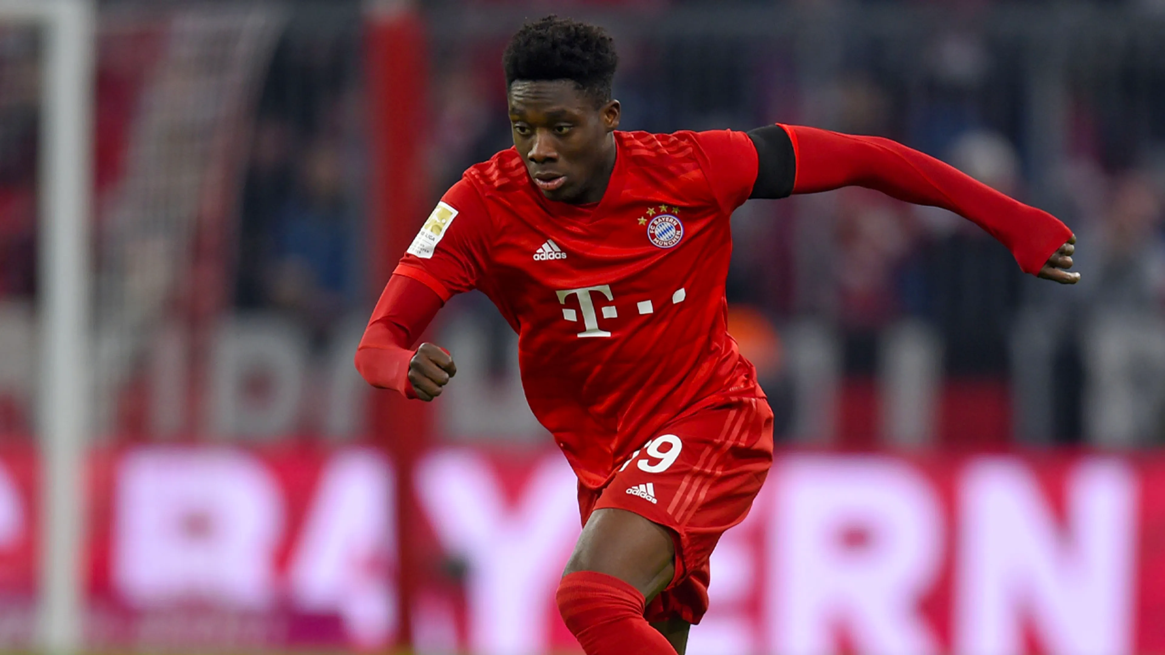 Snelheidsduivel Davies verbreekt snelheidsrecord Bundesliga
