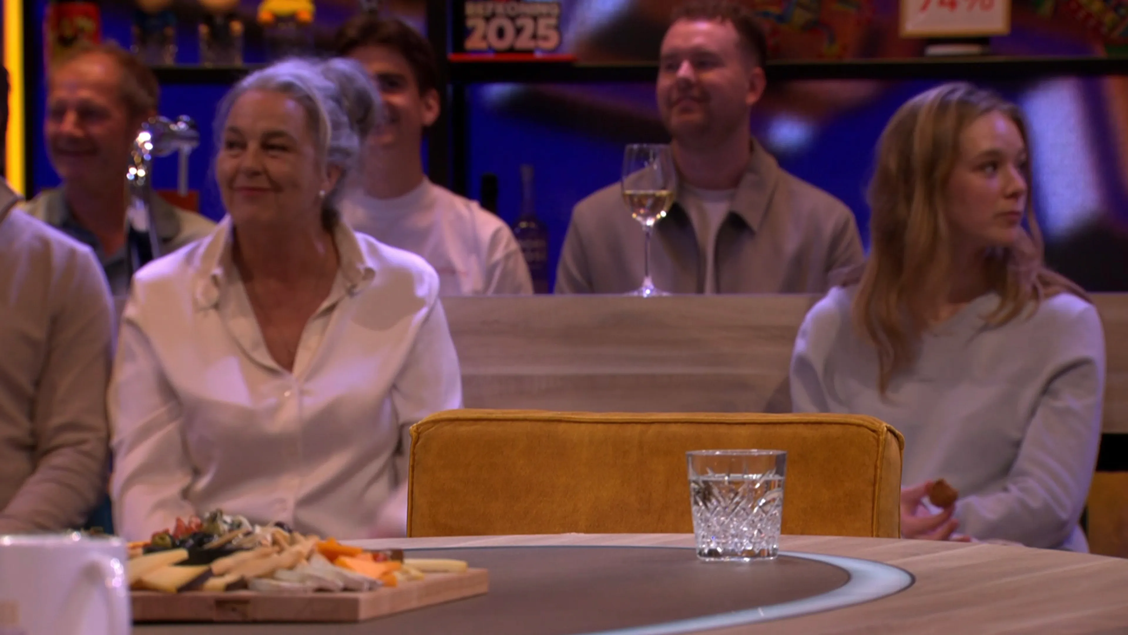 Johan Derksen ontbreekt na reclamebreak aan tafel bij Vandaag Inside