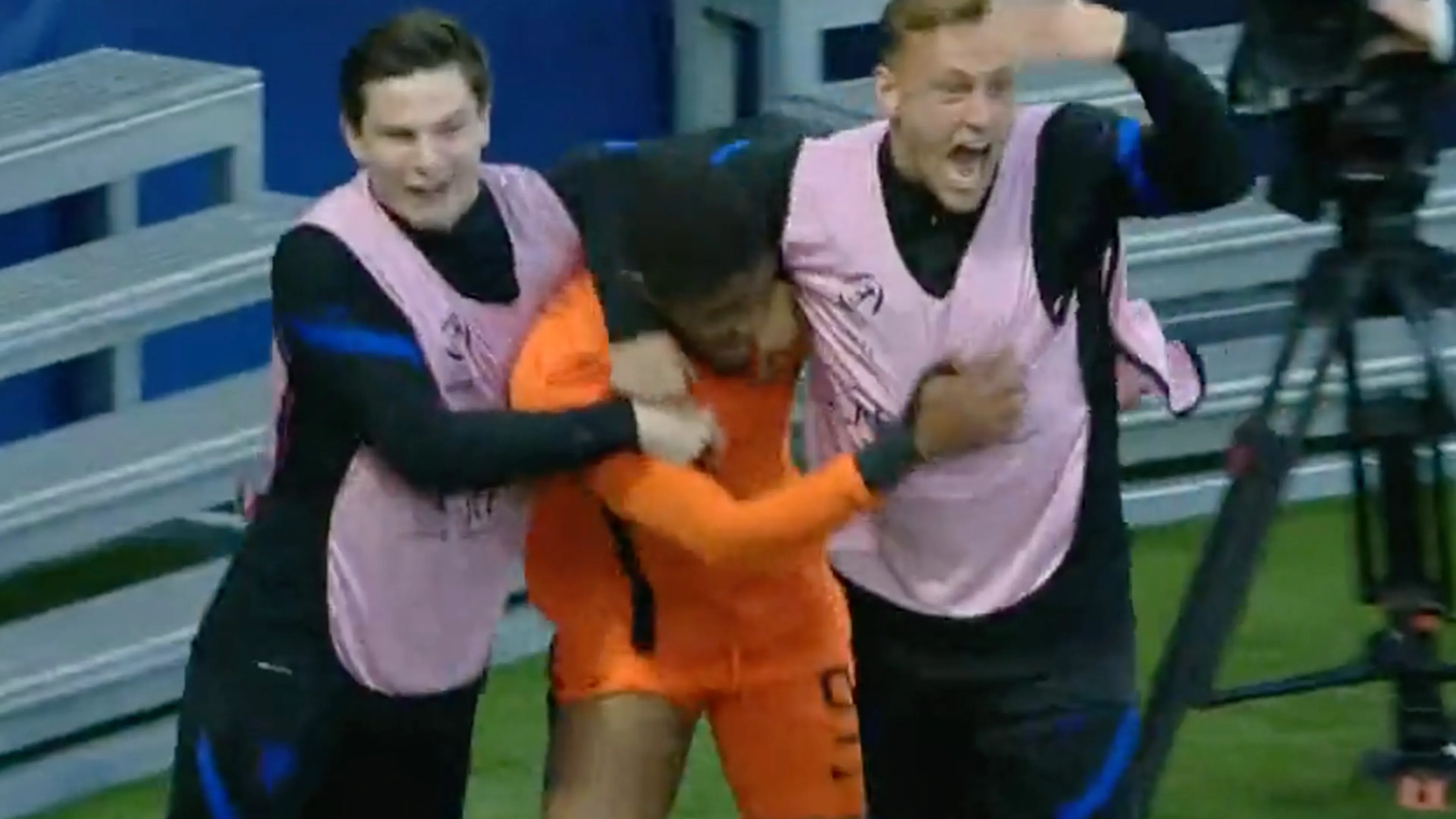 VIDEOGOAL: BOADU SCHIET JONG ORANJE NAAR DE HALVE FINALE!