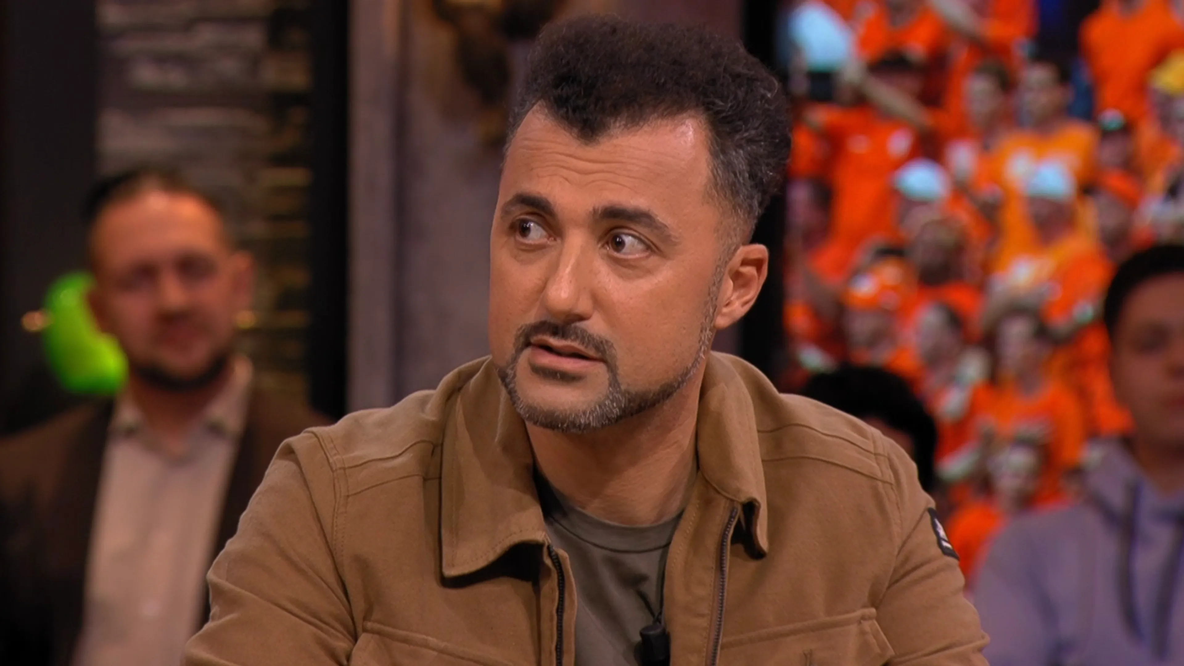 Aflevering Vandaag Inside met Özcan Akyol, maandag 14 november 2022