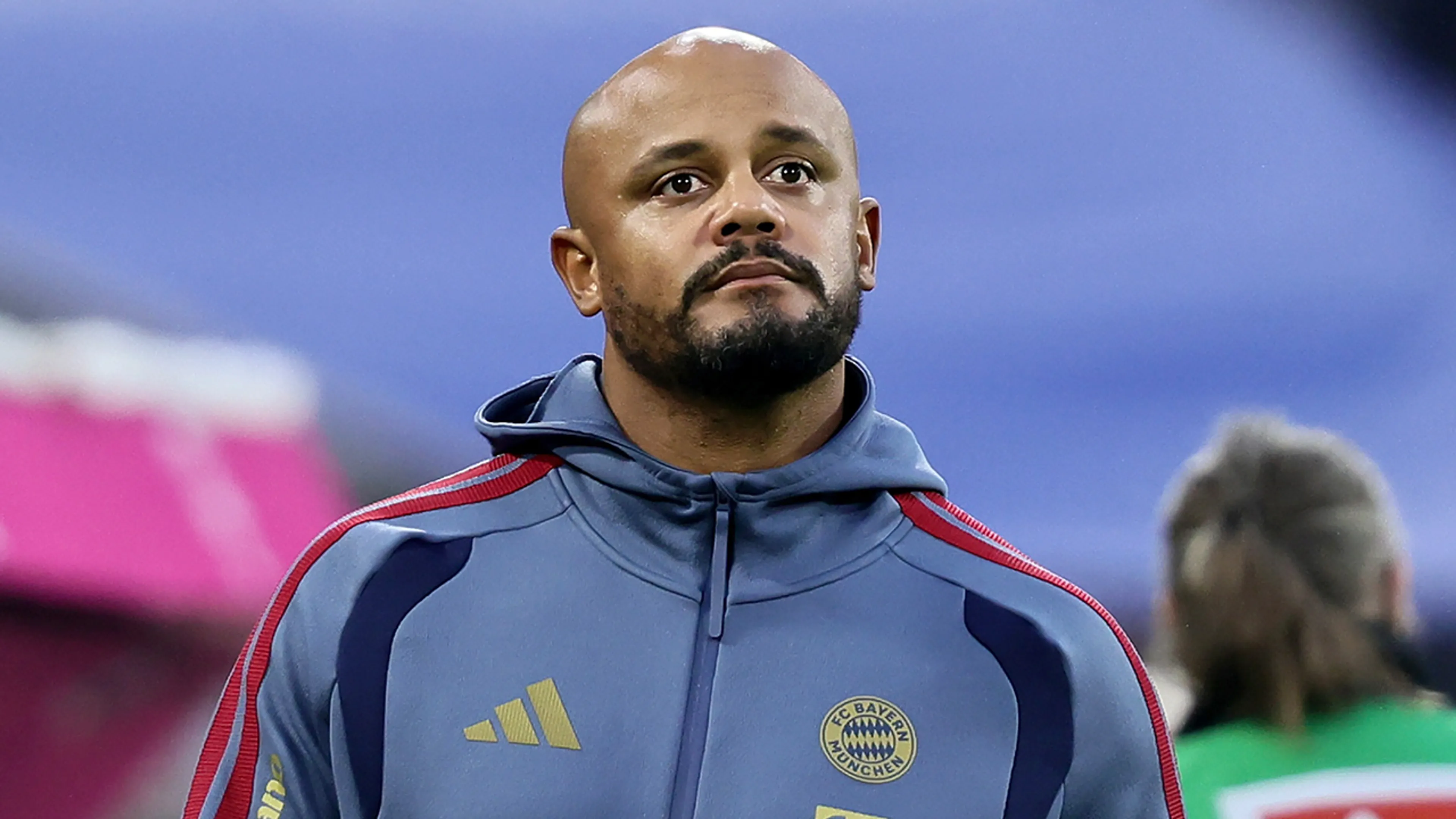 'Zorgen om Vincent Kompany: Bayern-trainer na training afgevoerd naar ziekenhuis'
