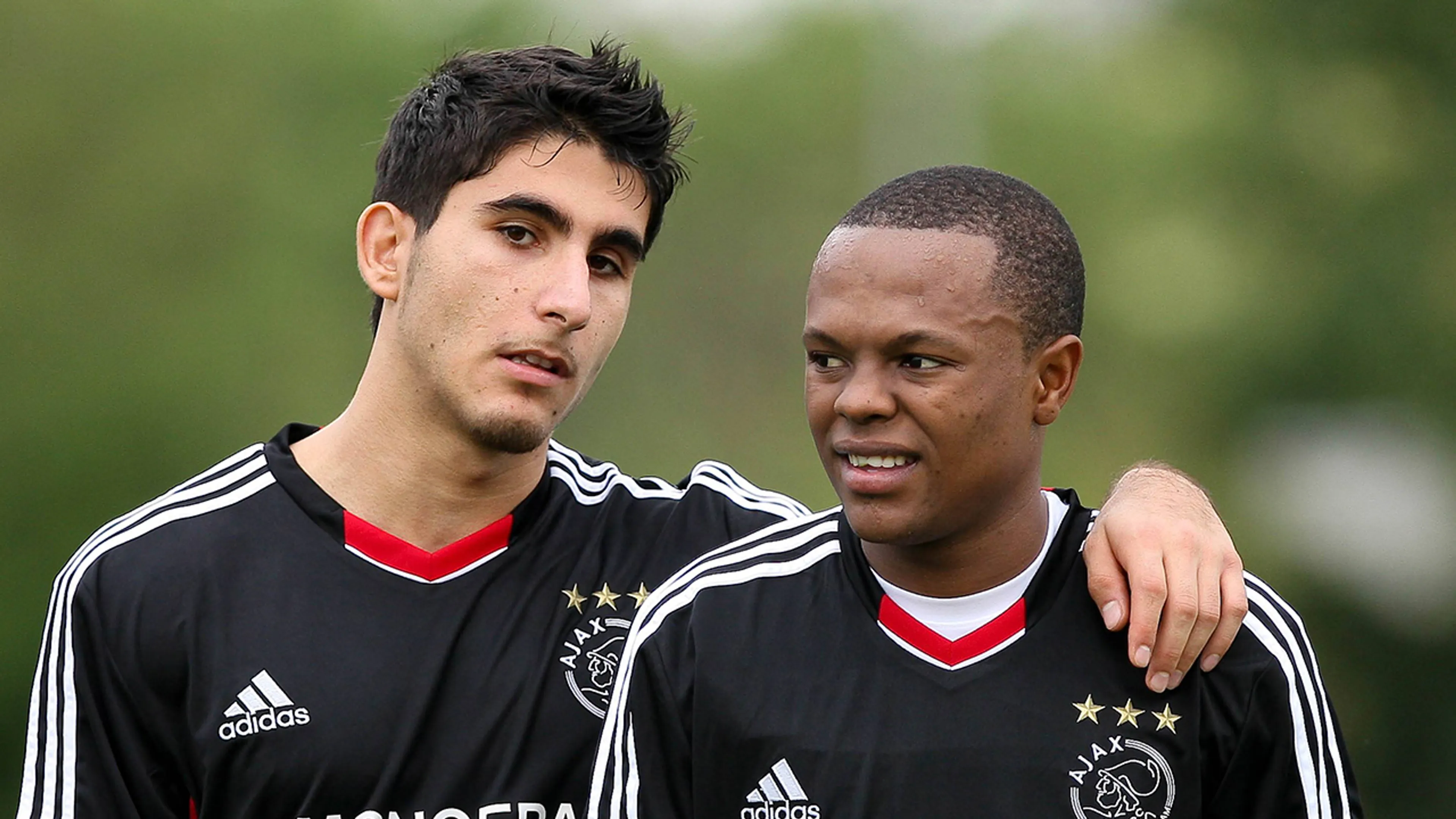 Voormalig Ajax-middenvelder raakt Nederlands paspoort kwijt