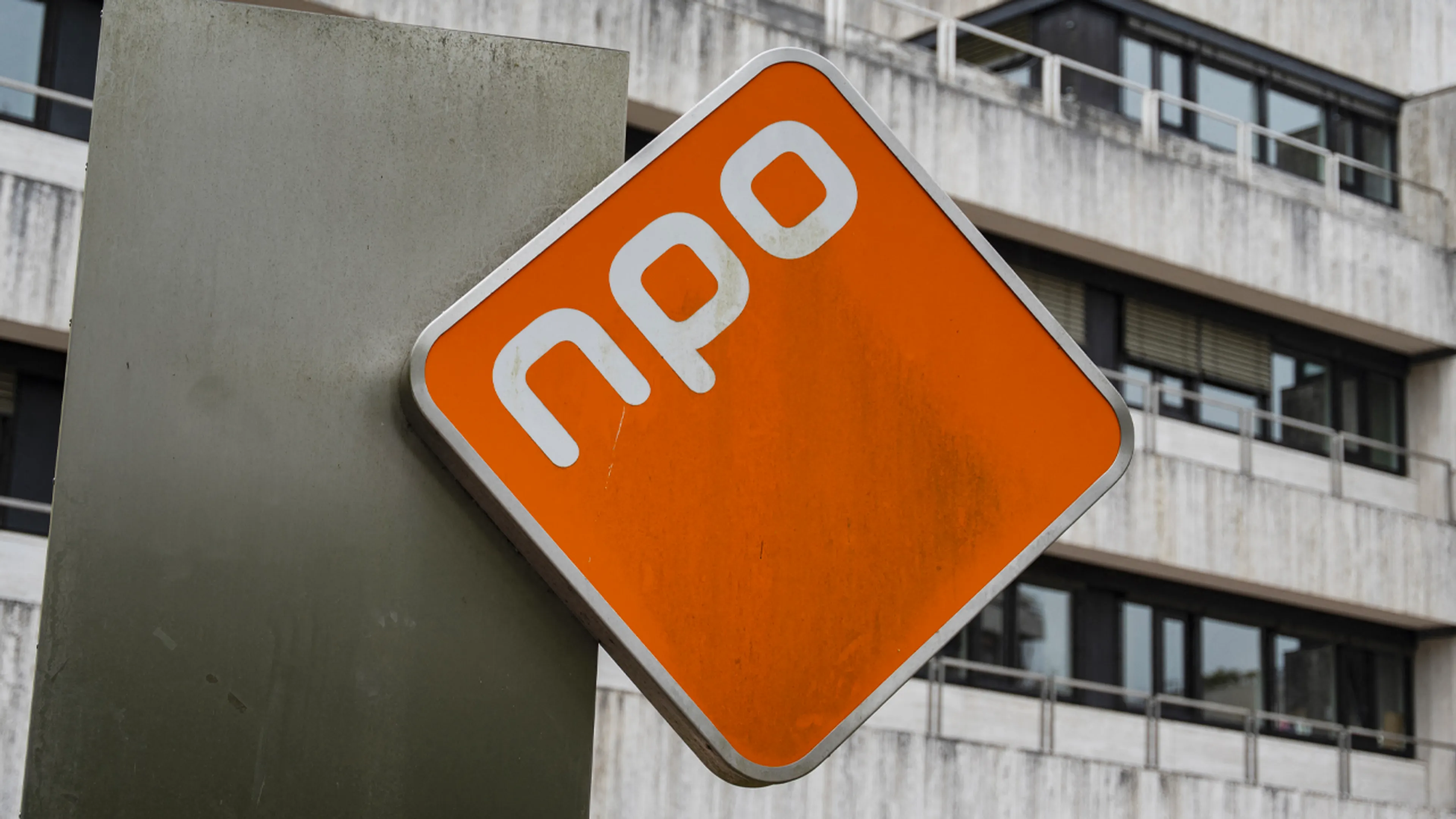 'NPO-manager geschorst om versturen dickpic in groepsapp met collega's'