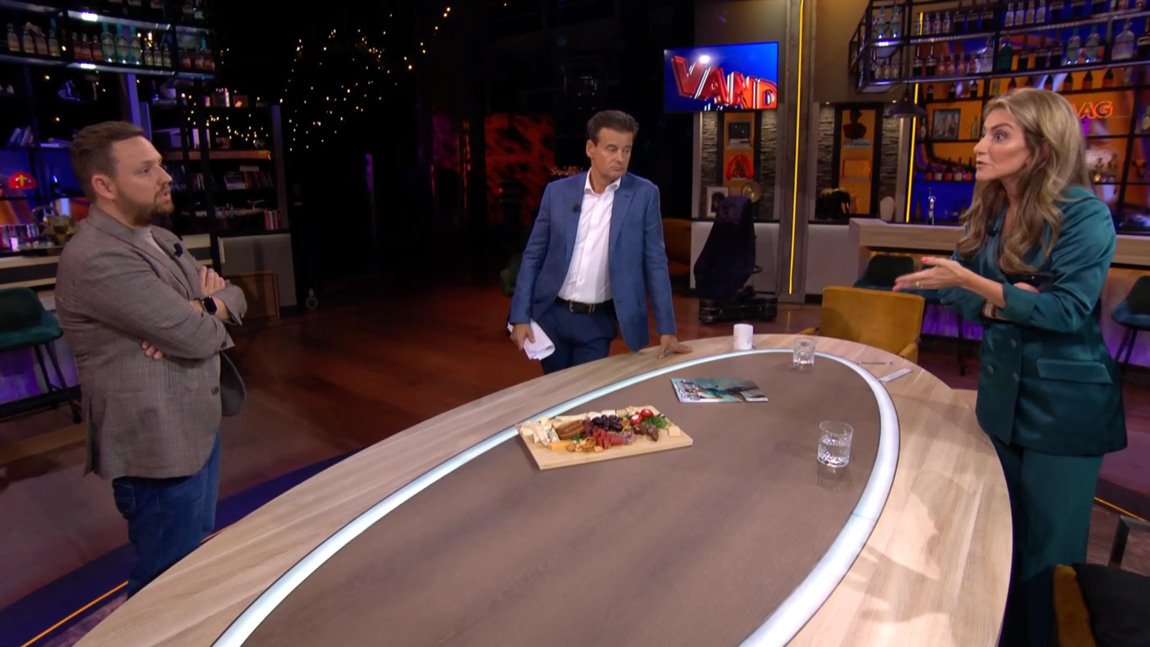 Dave Maasland en Dilan Yeşilgöz staan (letterlijk) lijnrecht tegenover elkaar In de Wandelgangen!