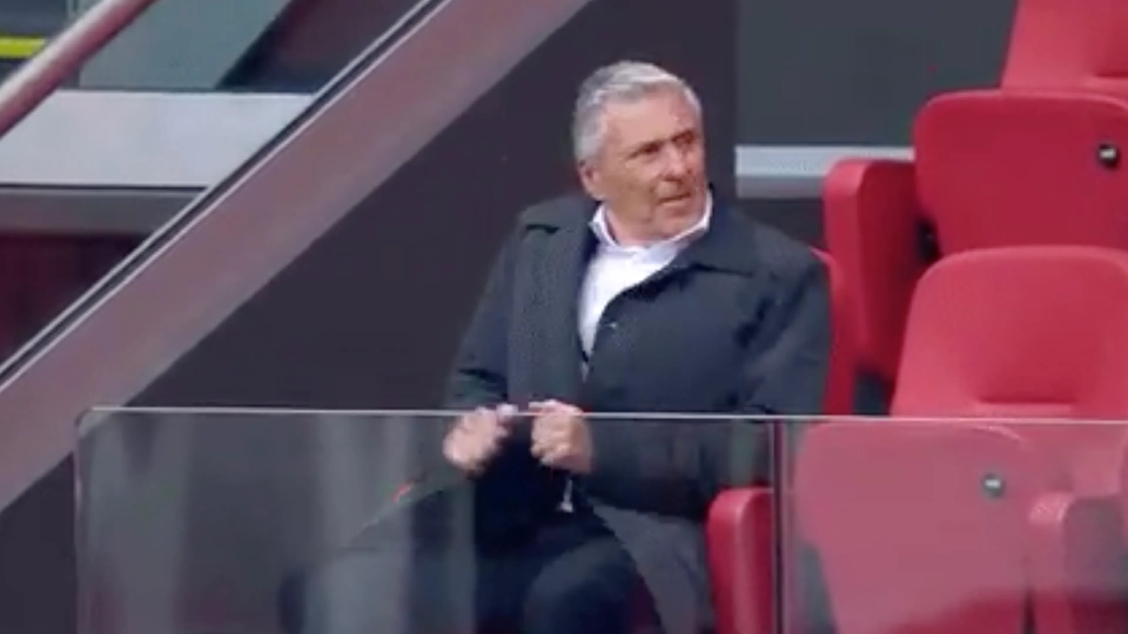 Sjaak Swart toch aanwezig bij kampioenswedstrijd Ajax
