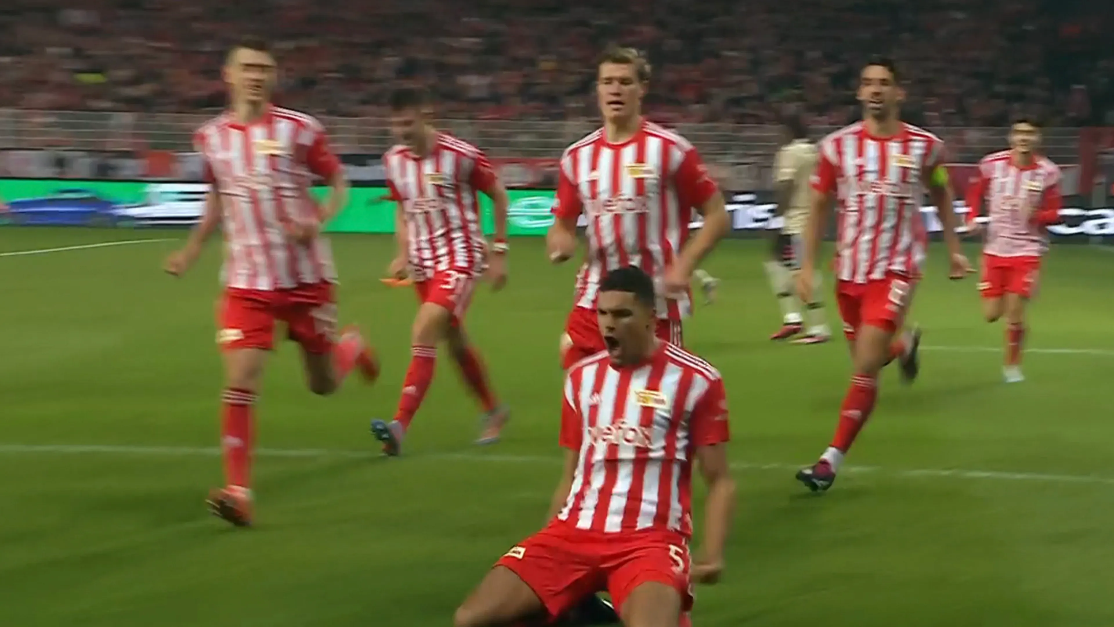 Videogoal: Doekhi kopt Union Berlin op 3-1 voorsprong tegen Ajax