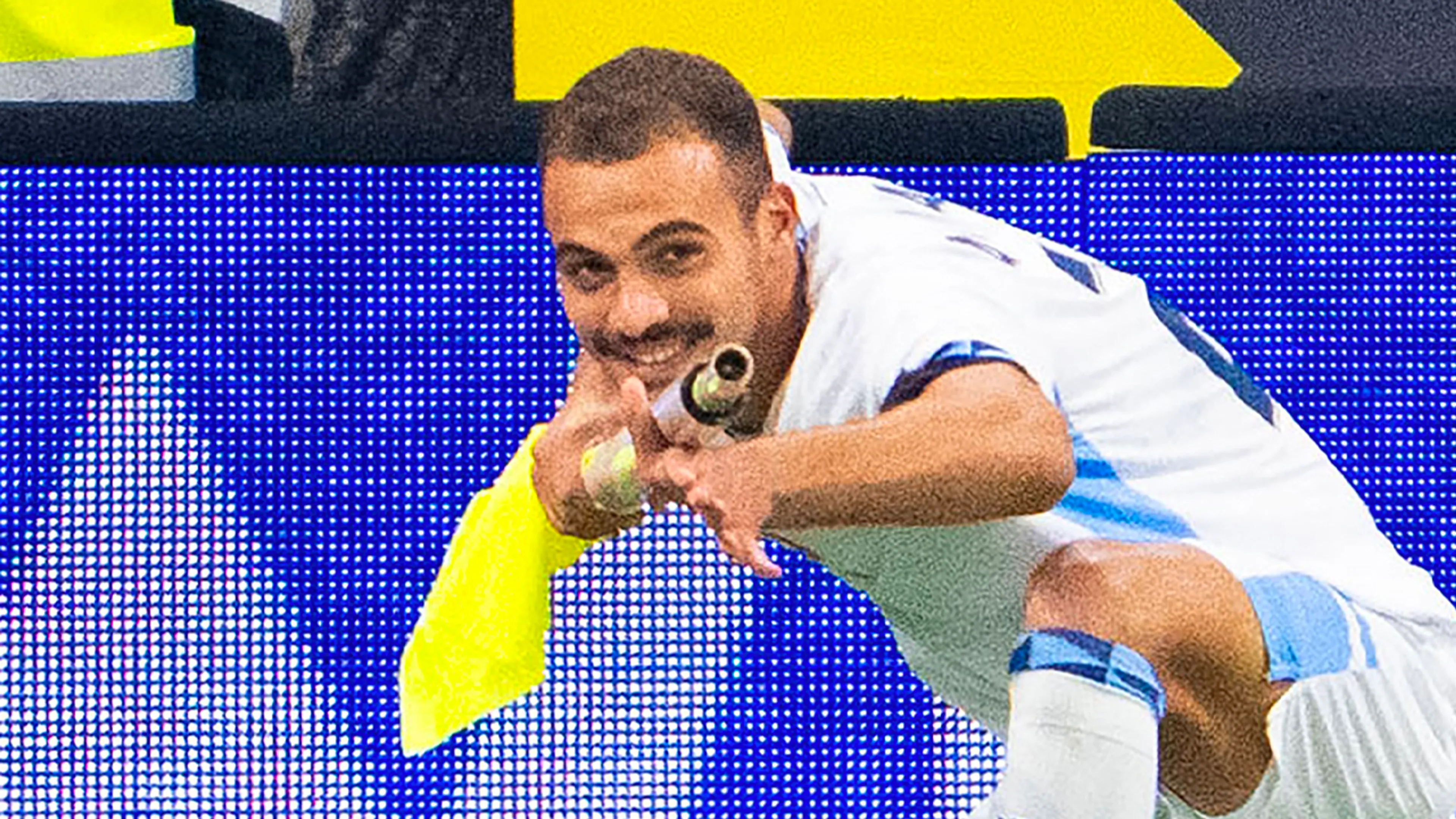 Video: Speler Israël krijgt tweede gele kaart voor schietgebaar met cornervlag