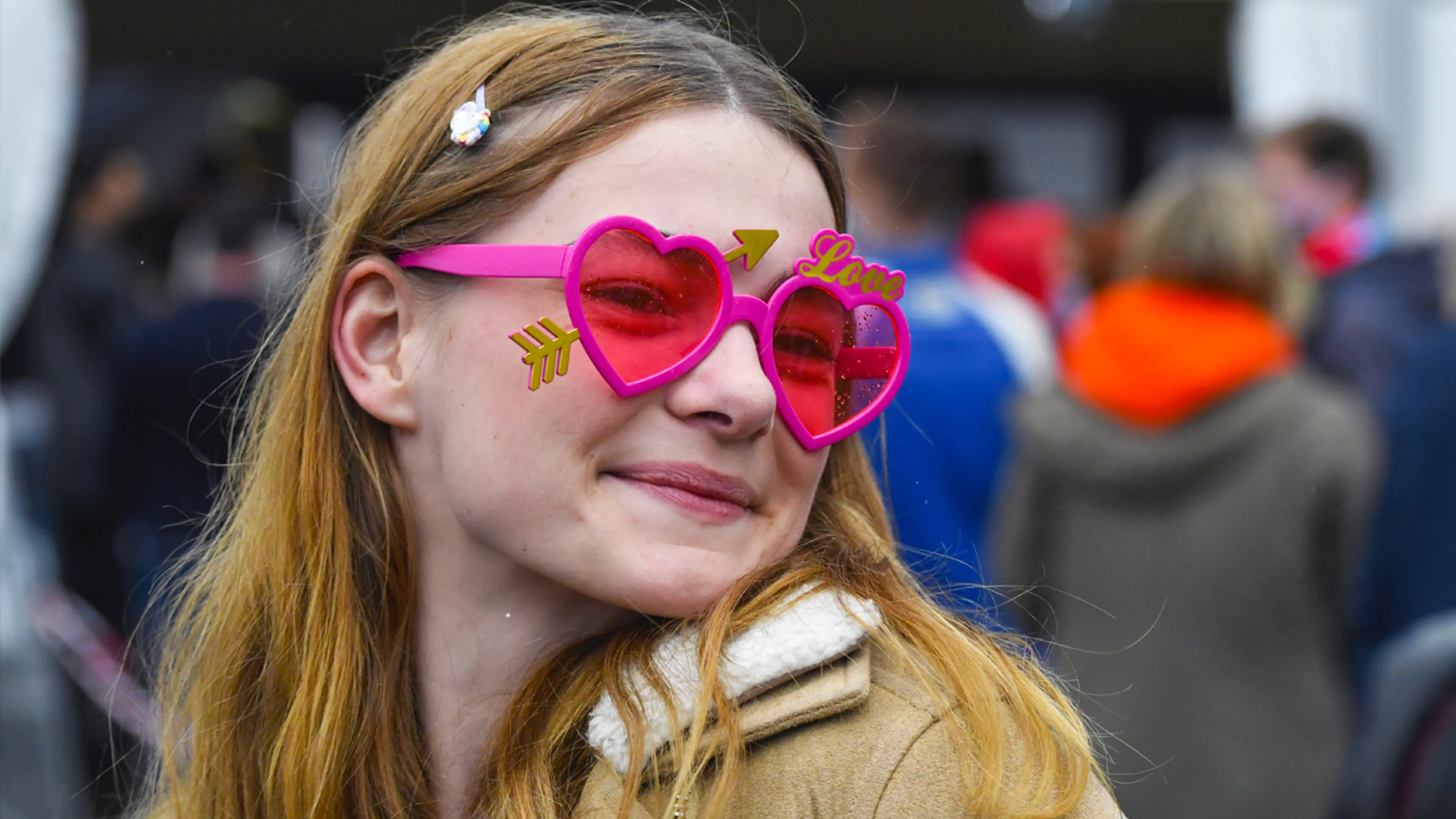 Emma Wortelboer gaat mannen op Texel aan de liefde helpen