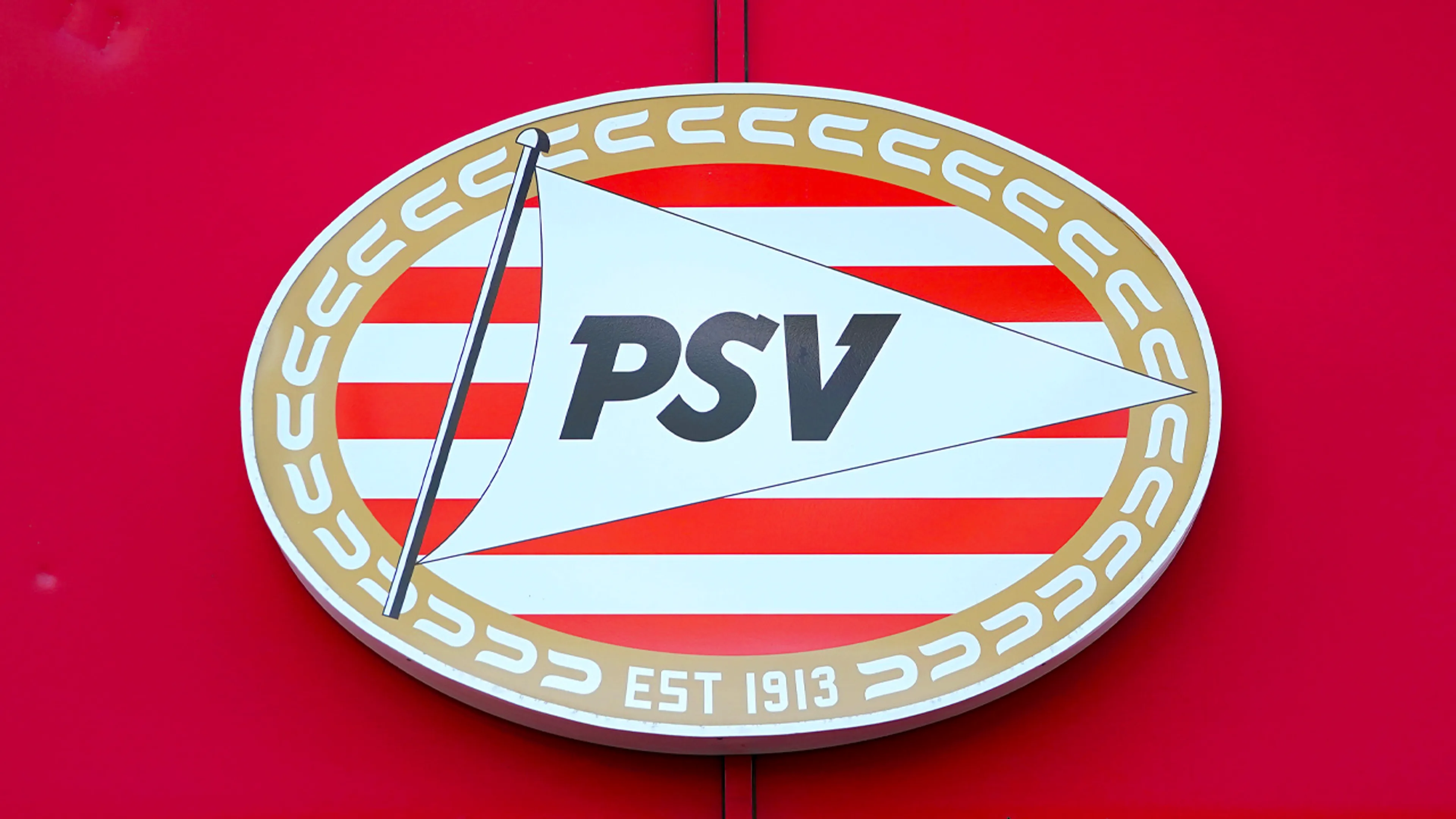 'Minderjarige jeugdspelers PSV benaderd voor aanleveren naaktfoto's'