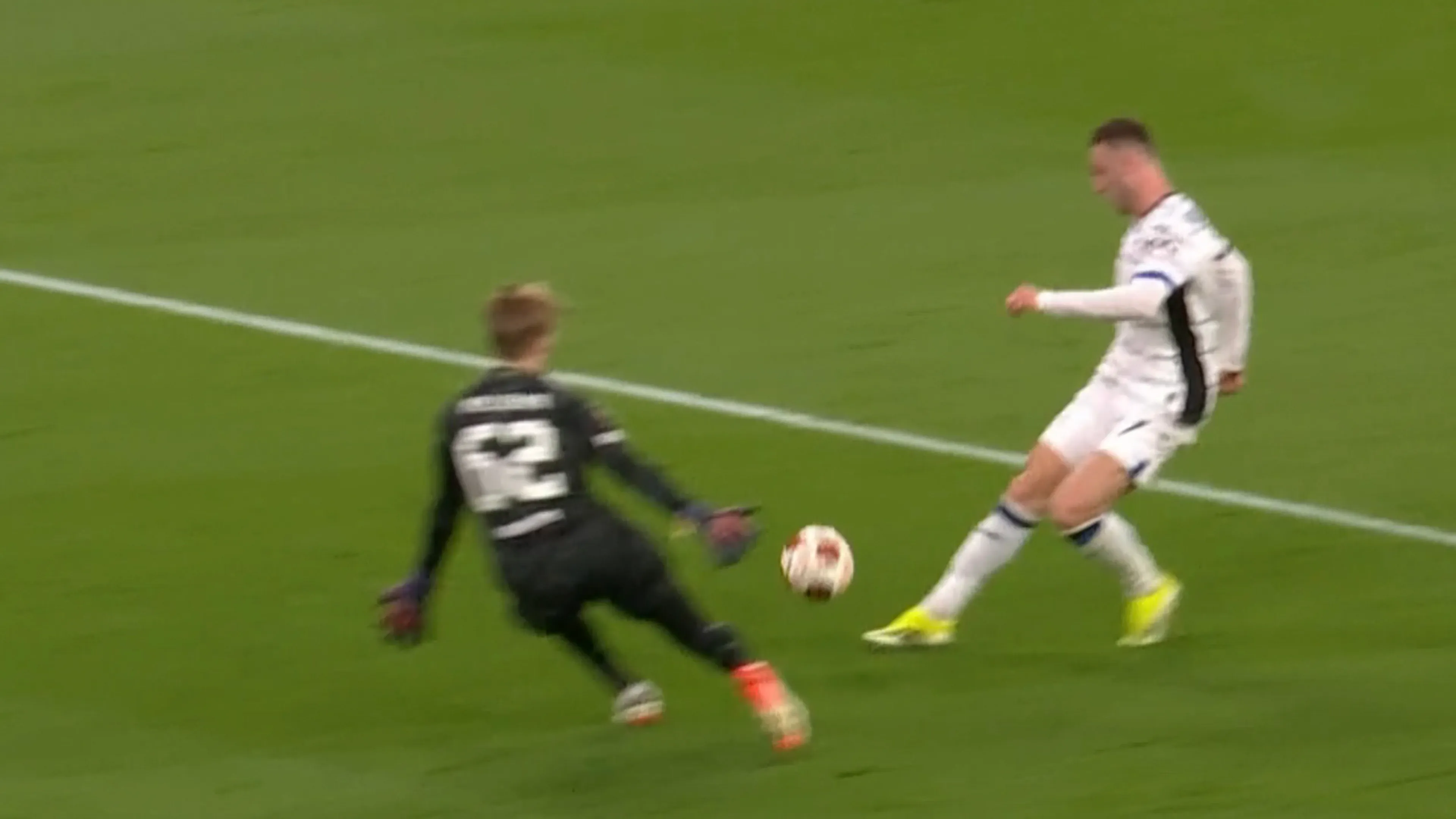 KANS: Koopmeiners mist opgelegde kans op 0-2 tegen Liverpool