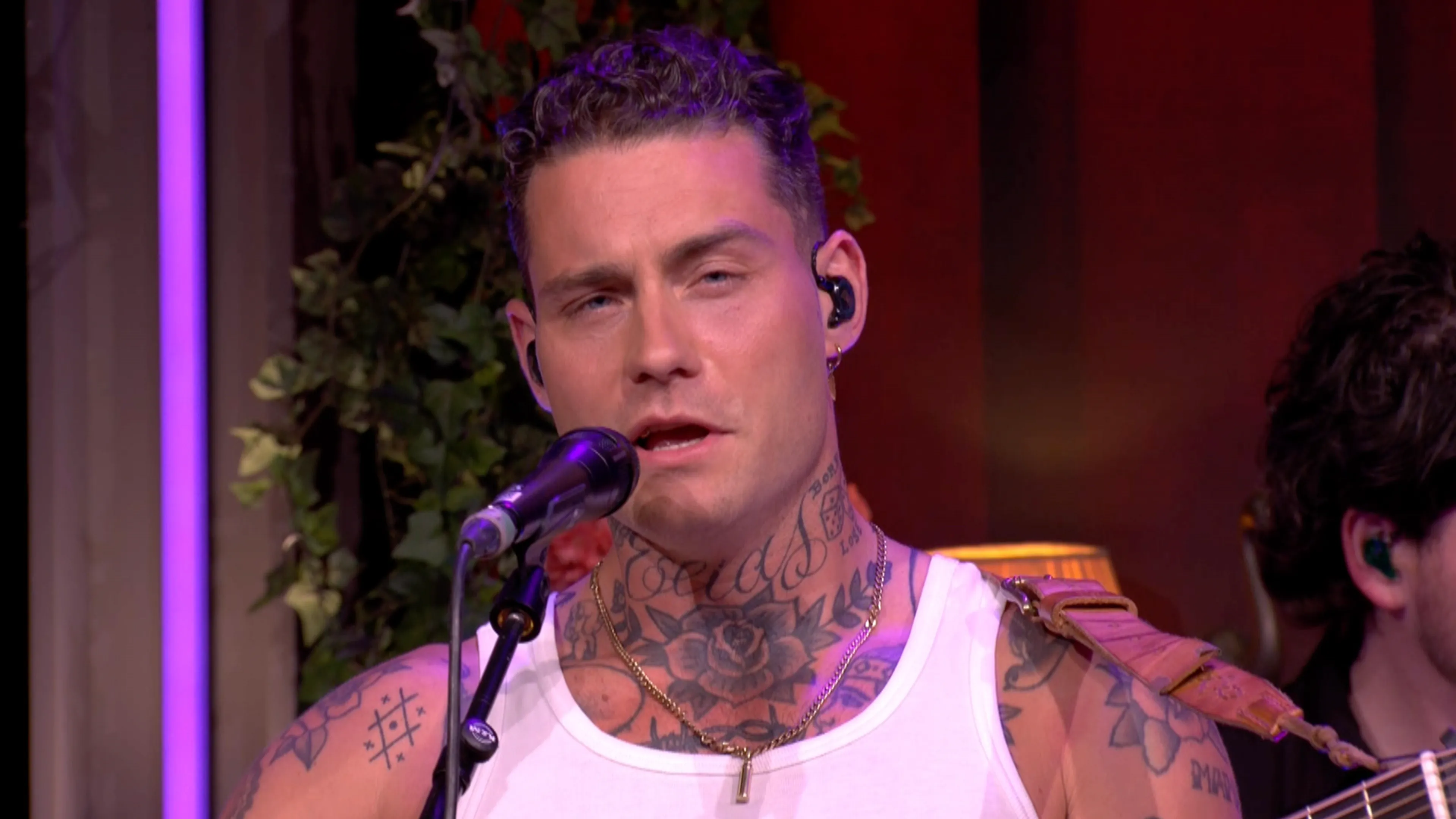 Douwe Bob geeft een toegift in De Oranjezondag-studio met 'Note To Self'