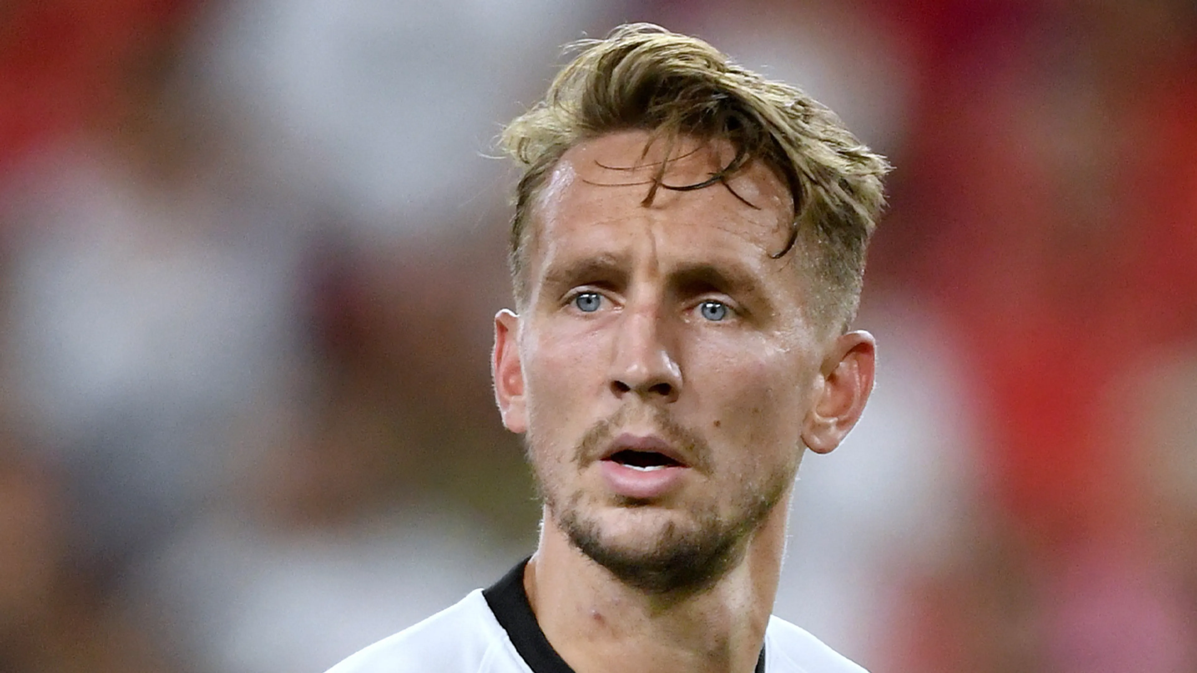 Aandeel voor De Jong in overwinning Sevilla op Real Betis