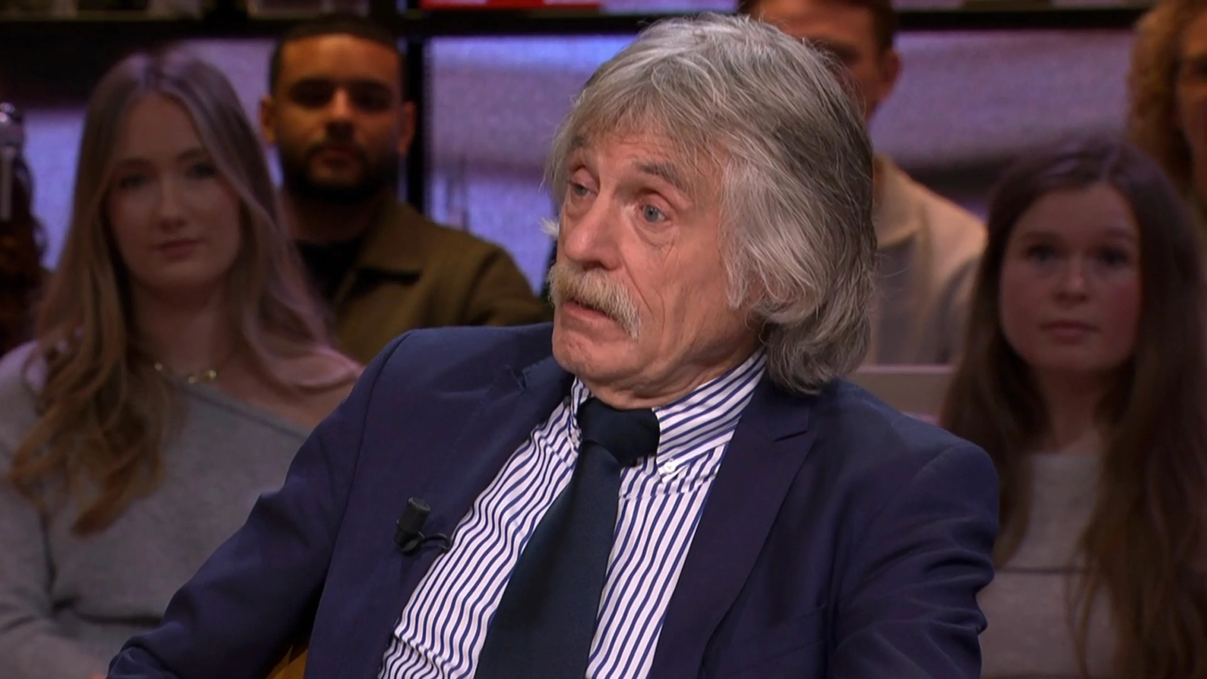 Johan Derksen concludeert: 'Dat is de saaiste man van de Nederlandse tv'