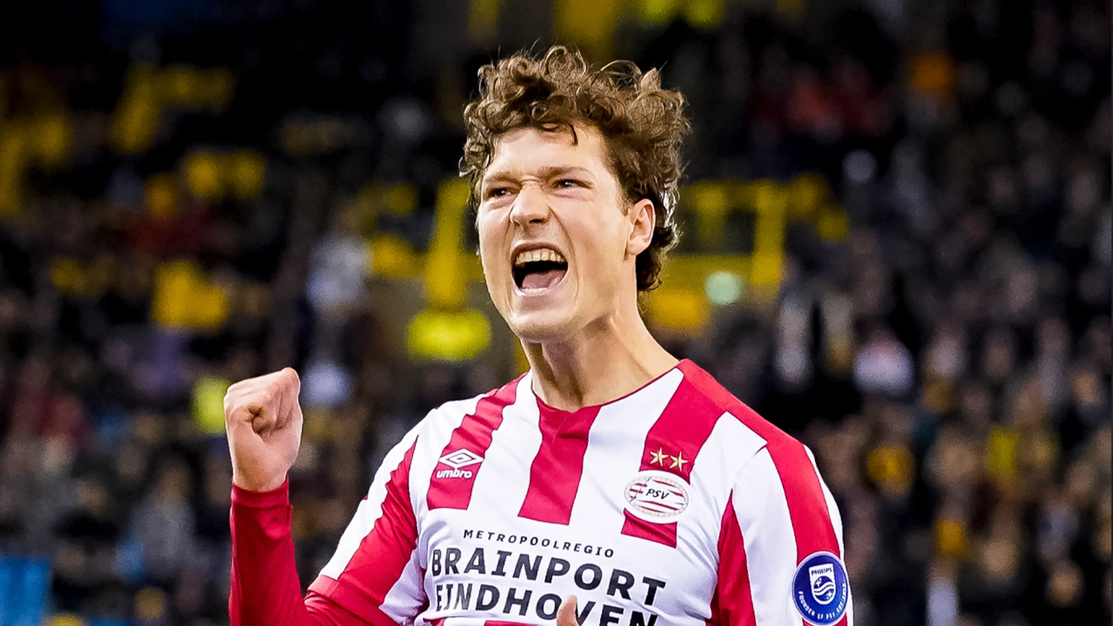 PSV knokt zich terug van achterstand en behaalt derde zege op rij