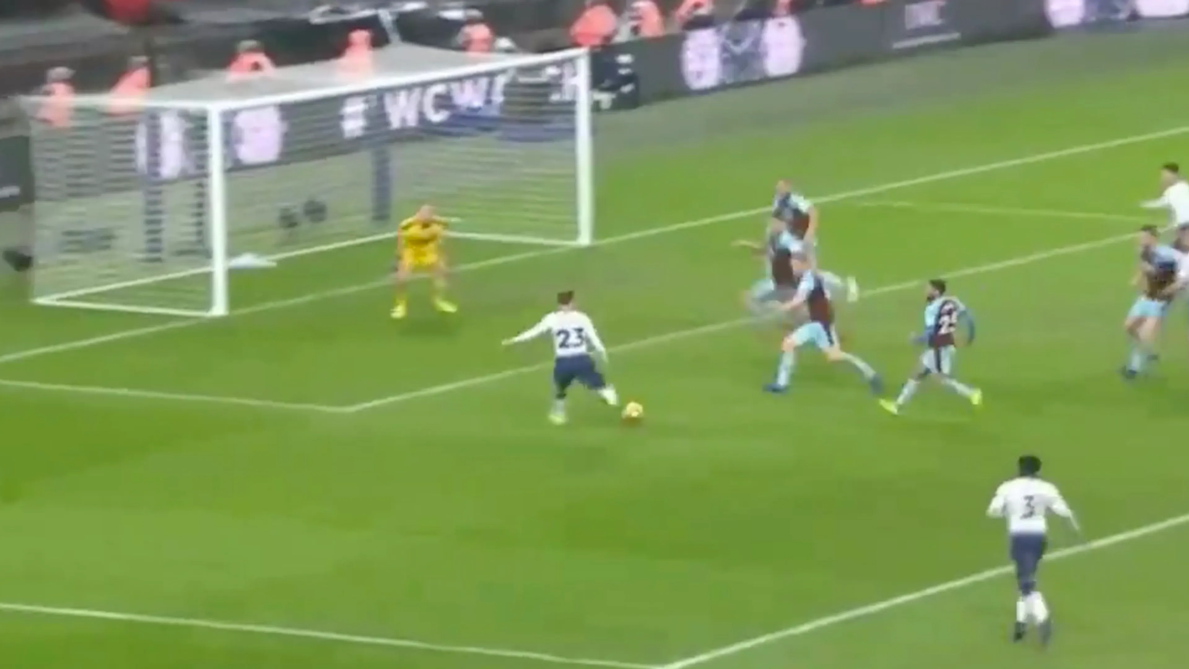 Eriksen scoort winnende in blessuretijd, Wembley ontploft!