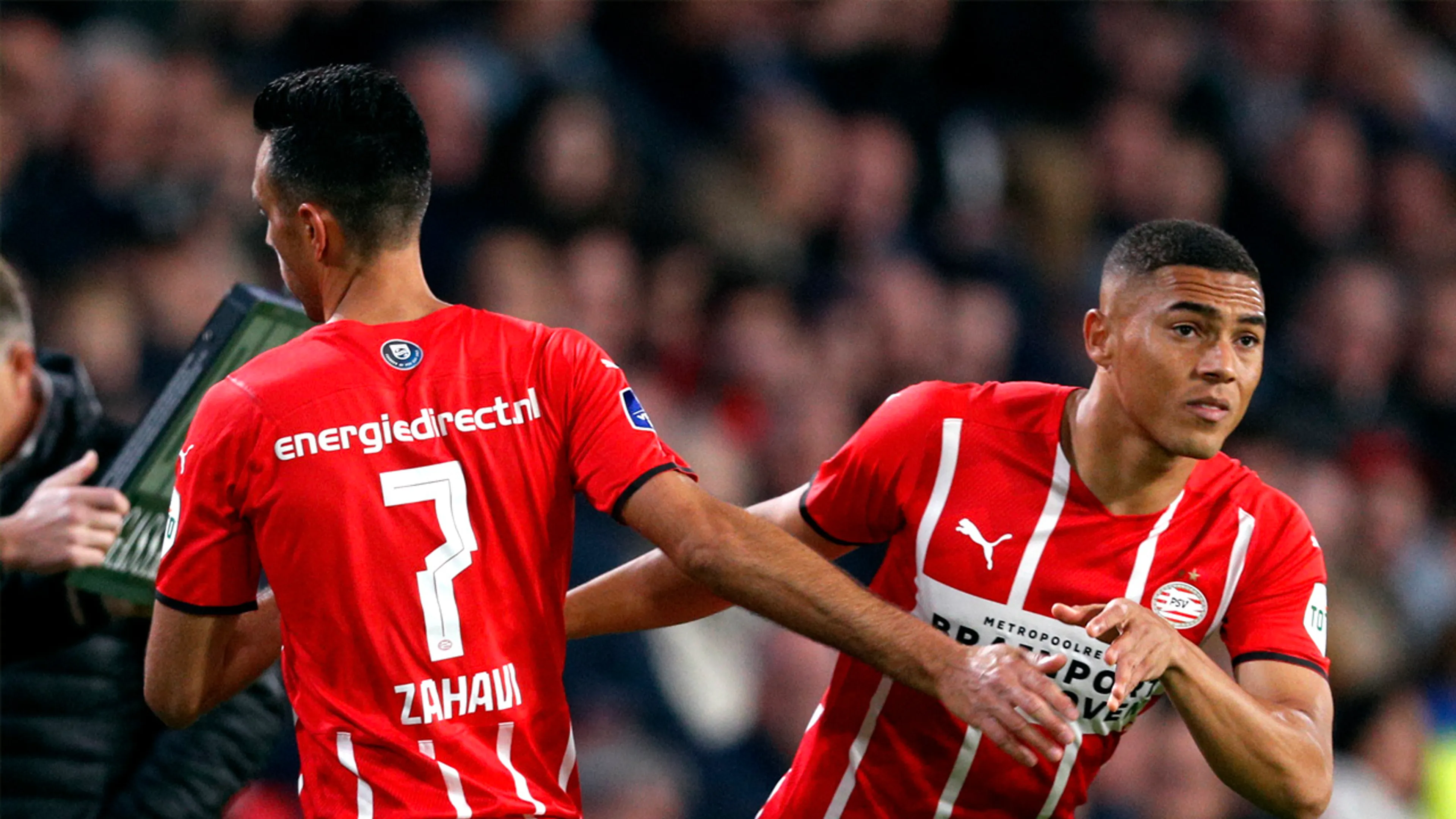 Ajax ongewijzigd, PSV met Zahavi én Carlos Vinicius