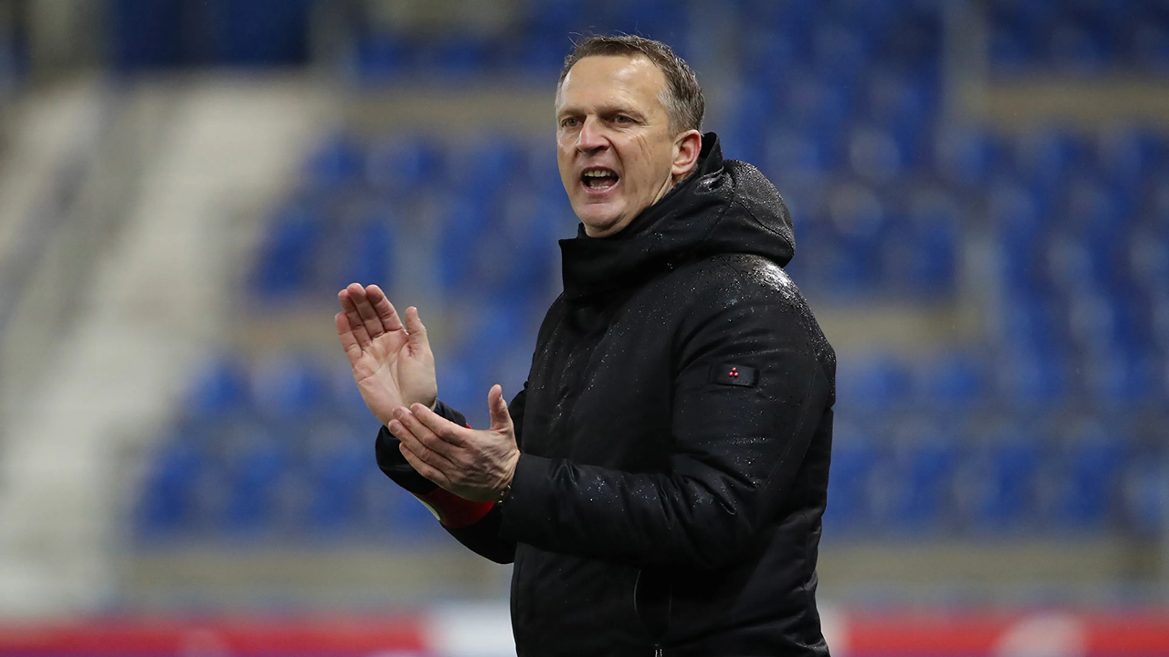 Van den Brom met Genk naar halve finales in bekertoernooi