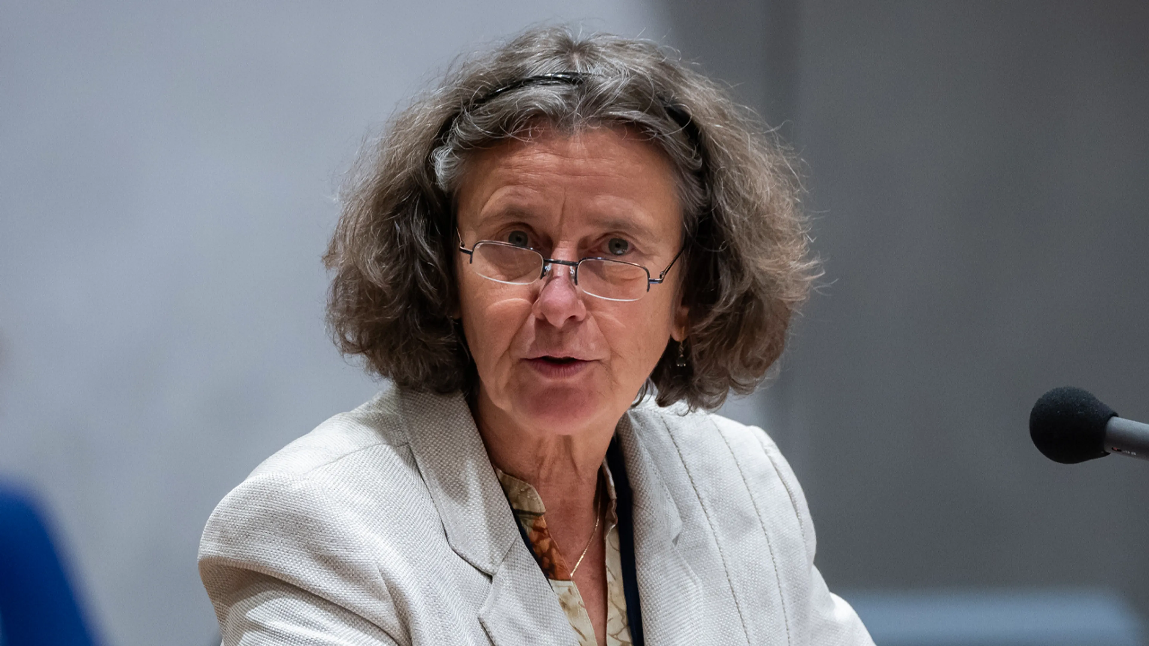 Marjolein Faber: asielopvang moet soberder, knutselen of koekjes bakken kan wel