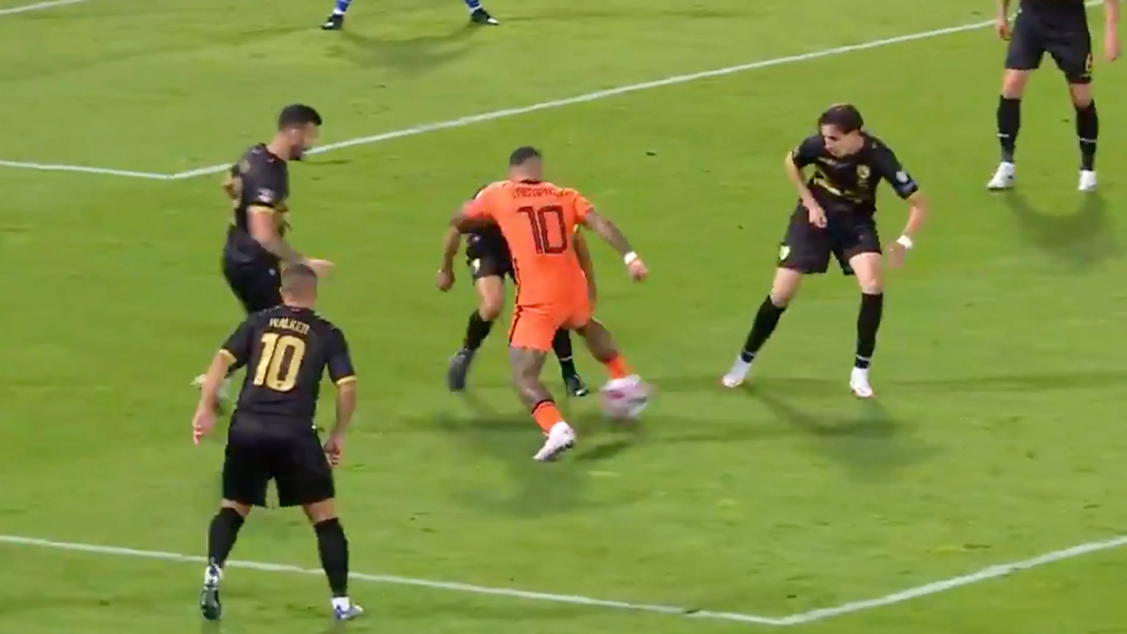 Memphis zet half Gibraltar te kijk met héérlijke passeerbeweging 