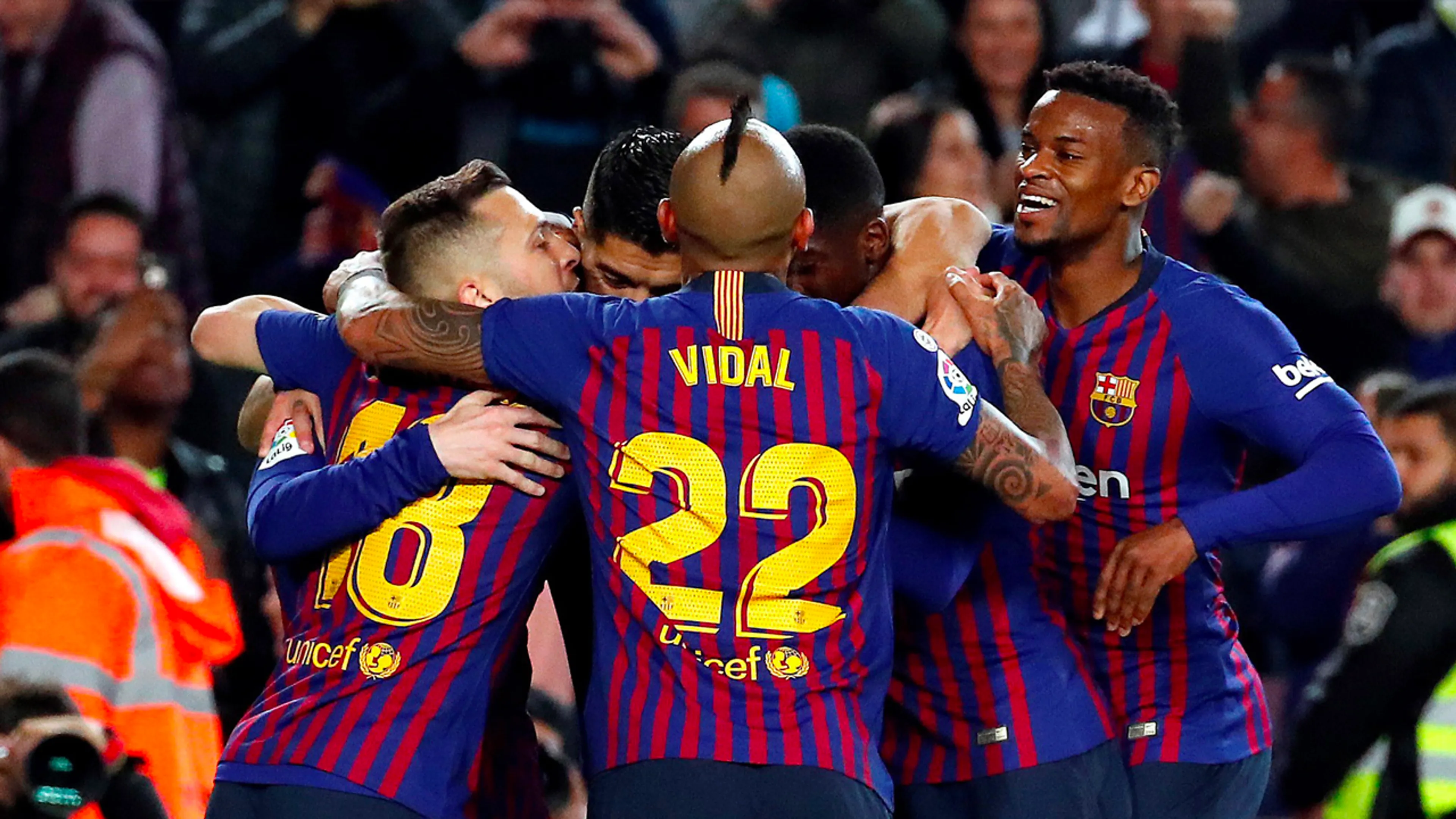 FC Barcelona levert 30.000 mondkapjes in strijd tegen corona
