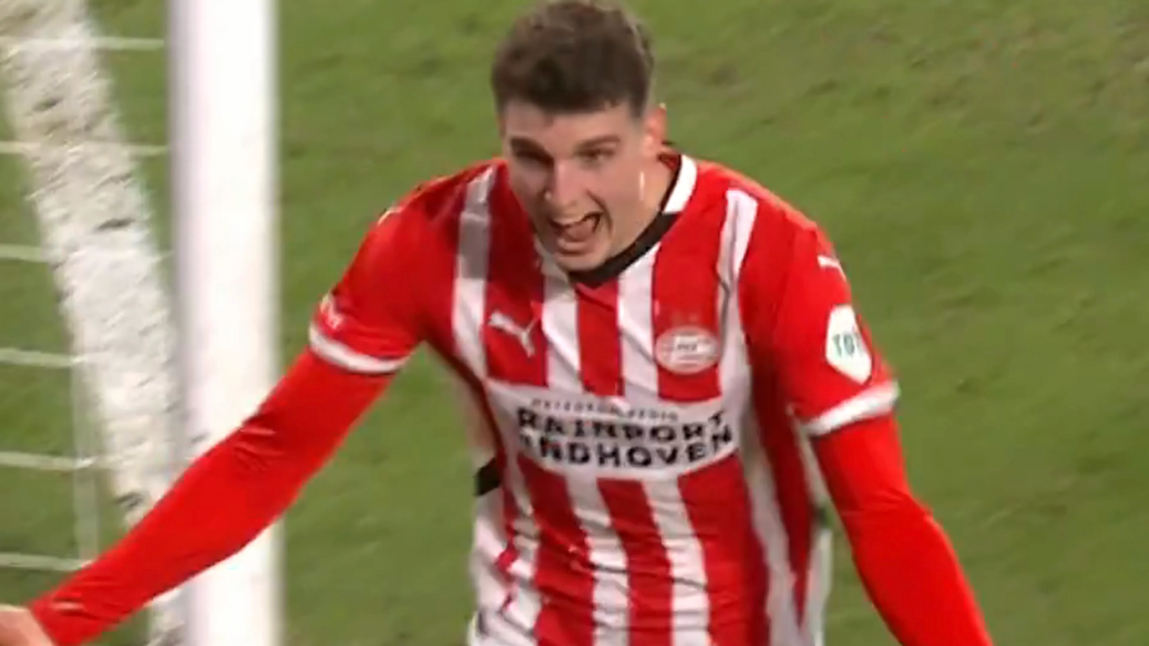 Videogoal: Guus Til verdubbelt voorsprong voor PSV tegen Feyenoord