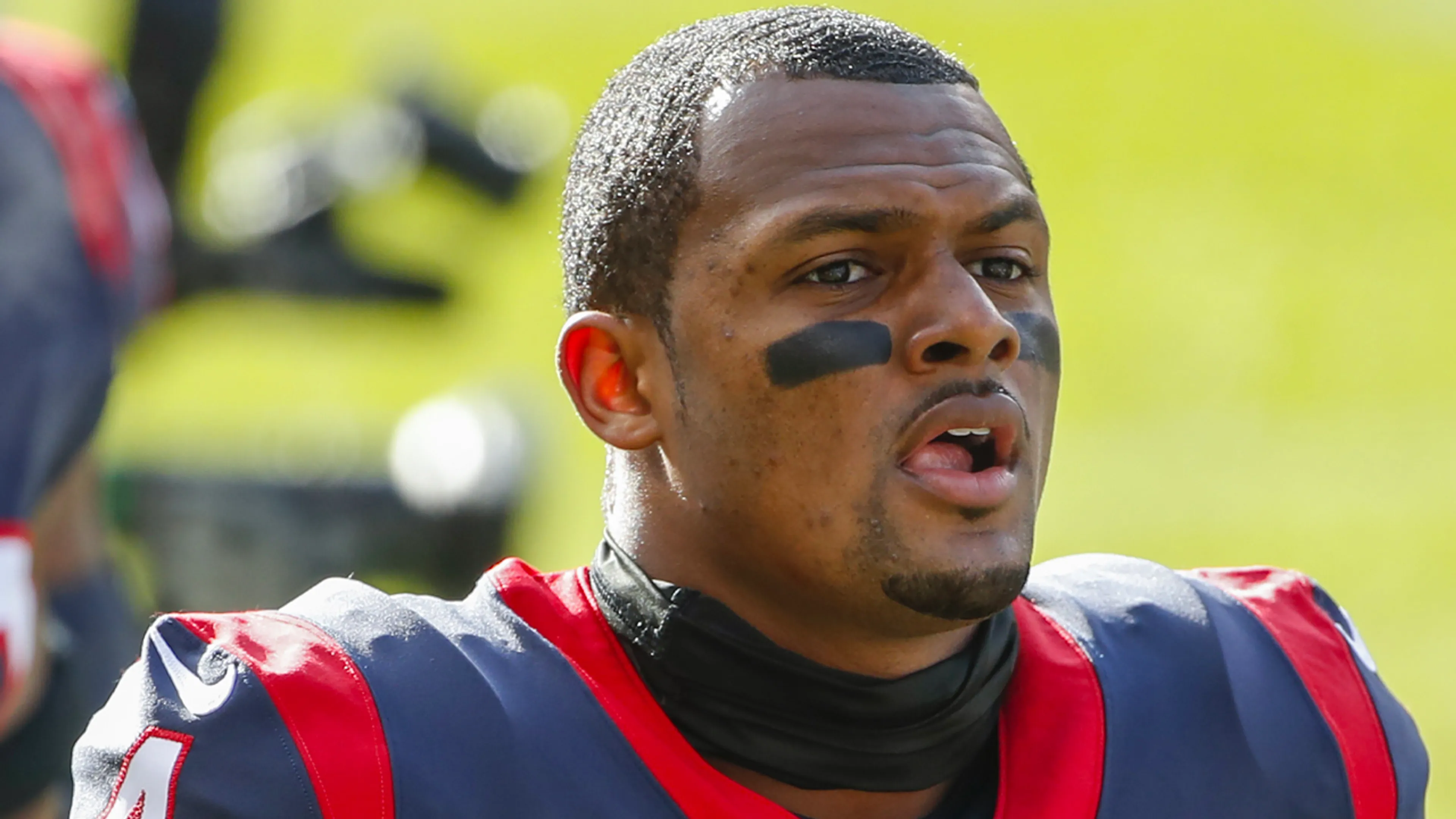 Quarterback met 22 aanrandingszaken tegen zich tekent voor 230 miljoen bij NFL-team