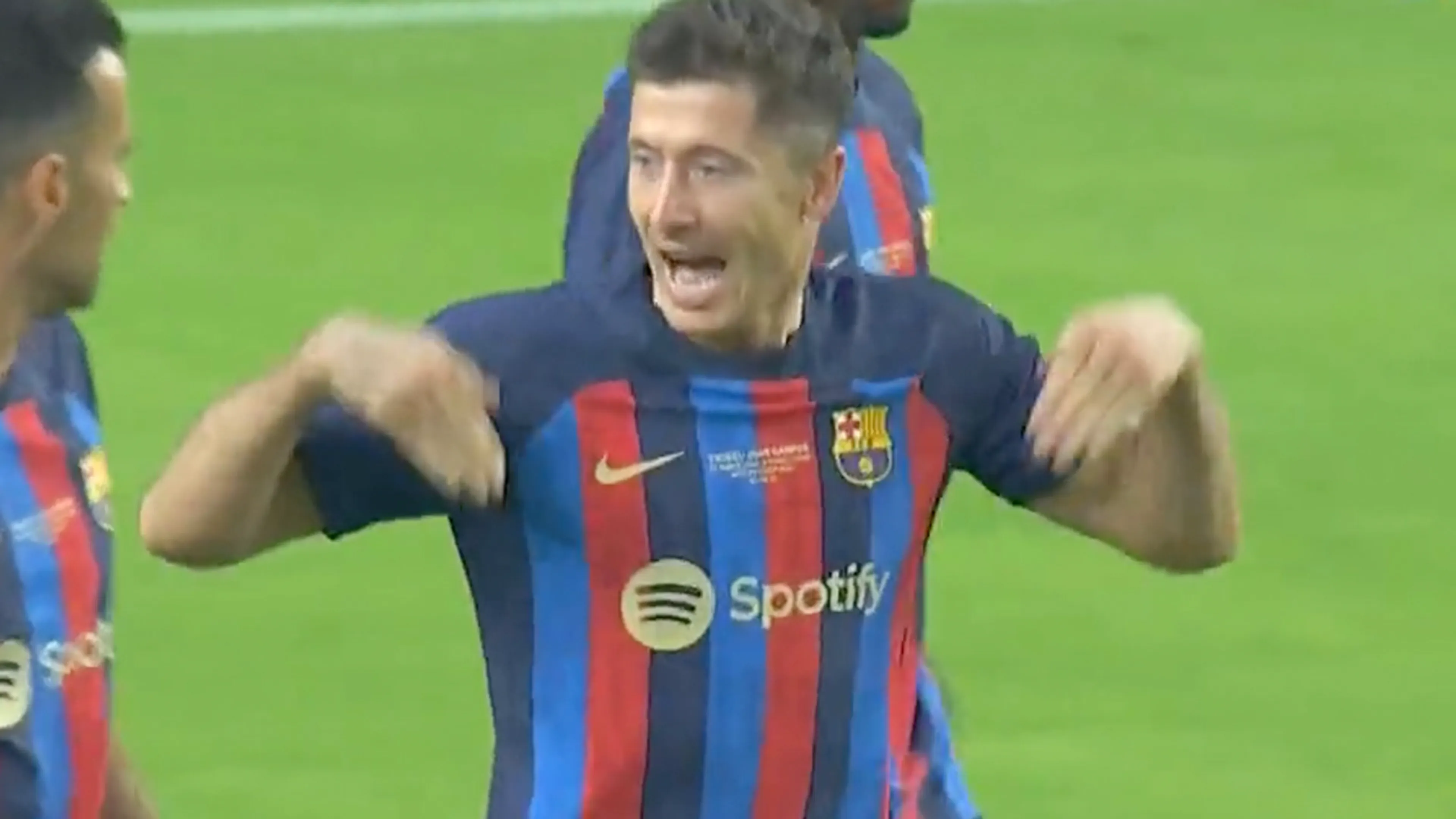 Video: Robert Lewandowski bekroont debuut met doelpunt en twee assists