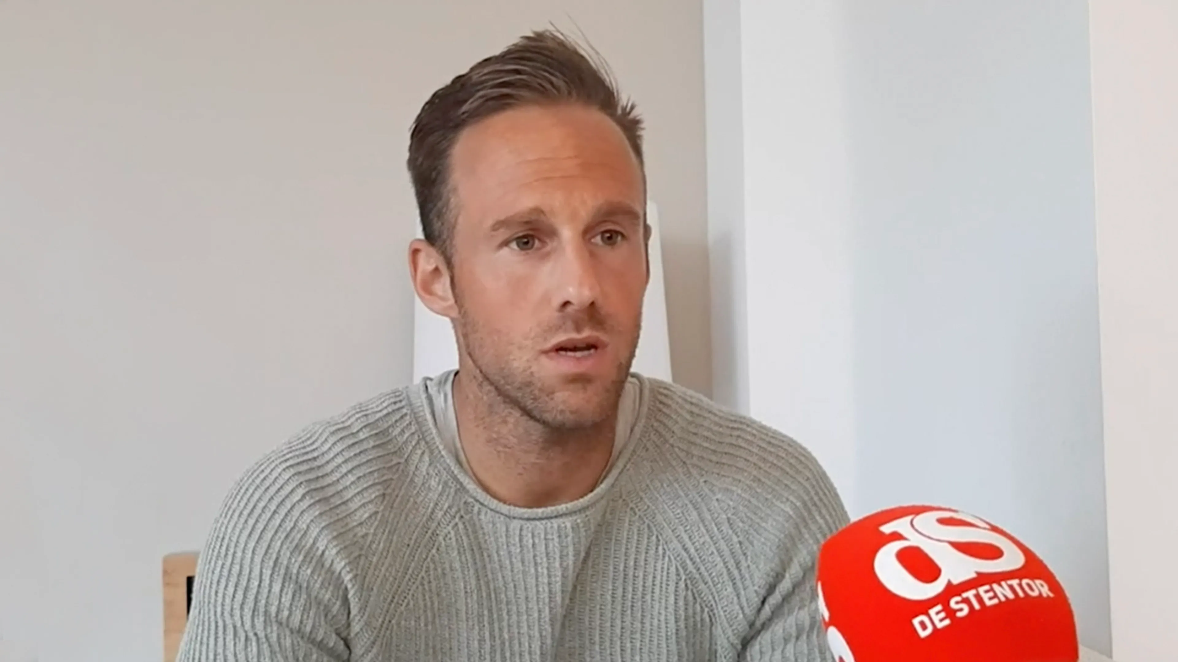 Van Hintum deelt aangrijpend verhaal over leukemie bij dochter: 'Dan weet je dat het foute boel is'