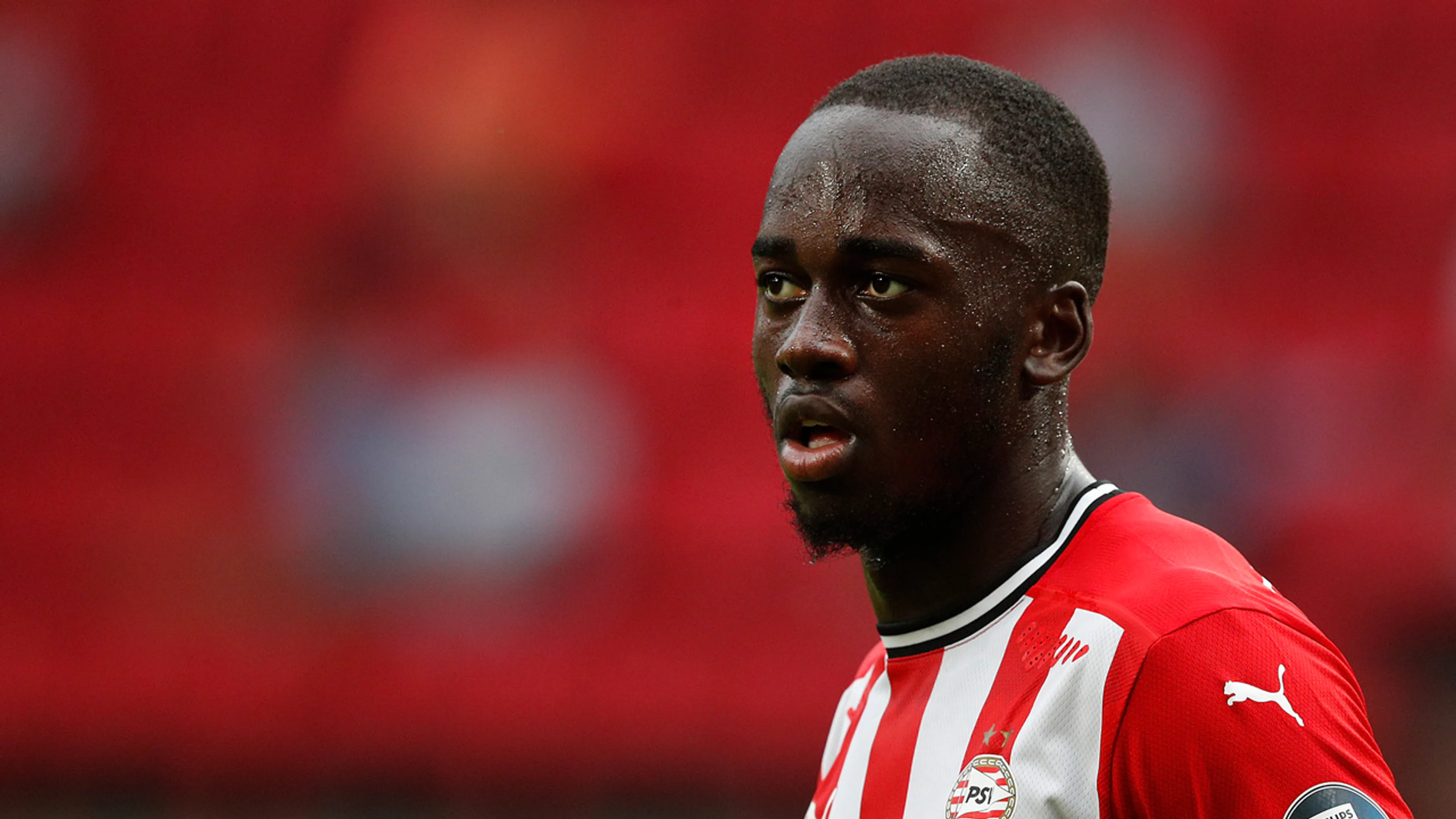 Teze arriveert in spelershotel PSV op Cyprus