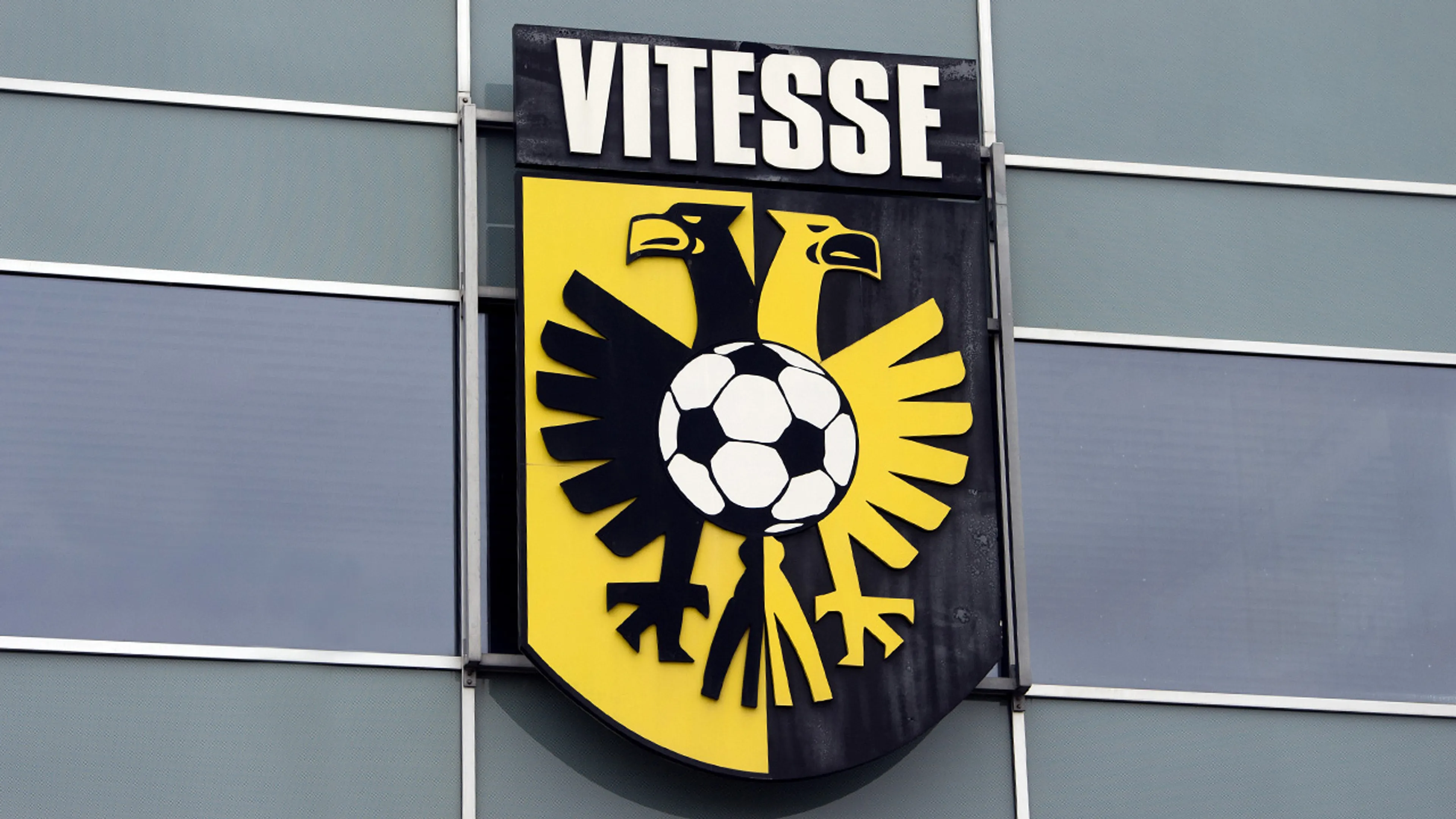 Opnieuw chaos bij Vitesse: aandeelhouders ontslaan directie en RvC