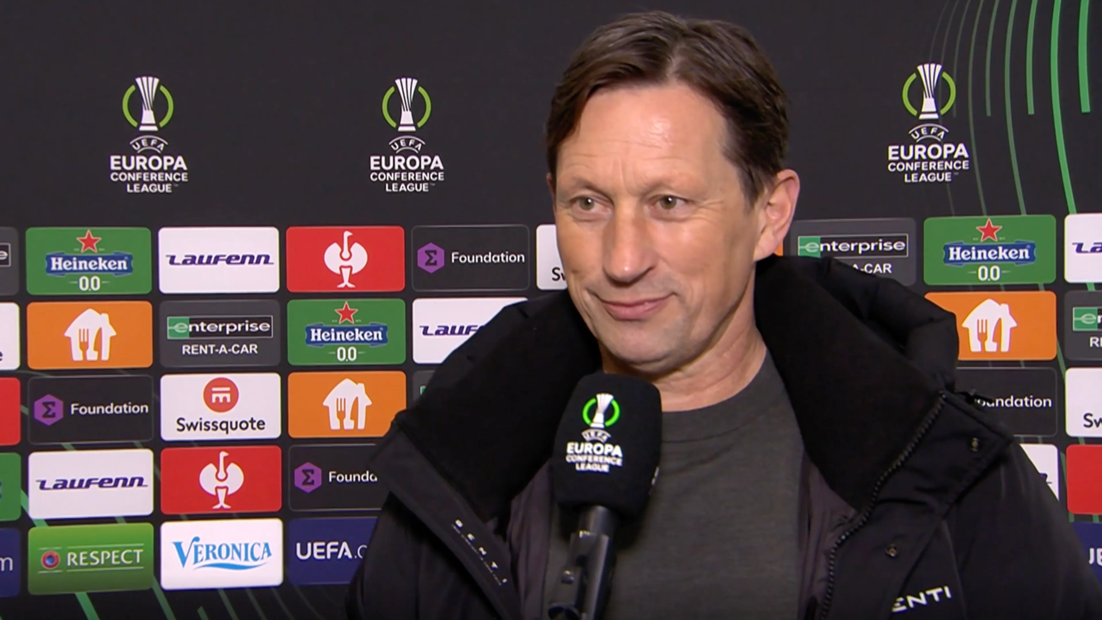 Schmidt tevreden na overwinning: 'Maccabi heeft geen kans gehad'