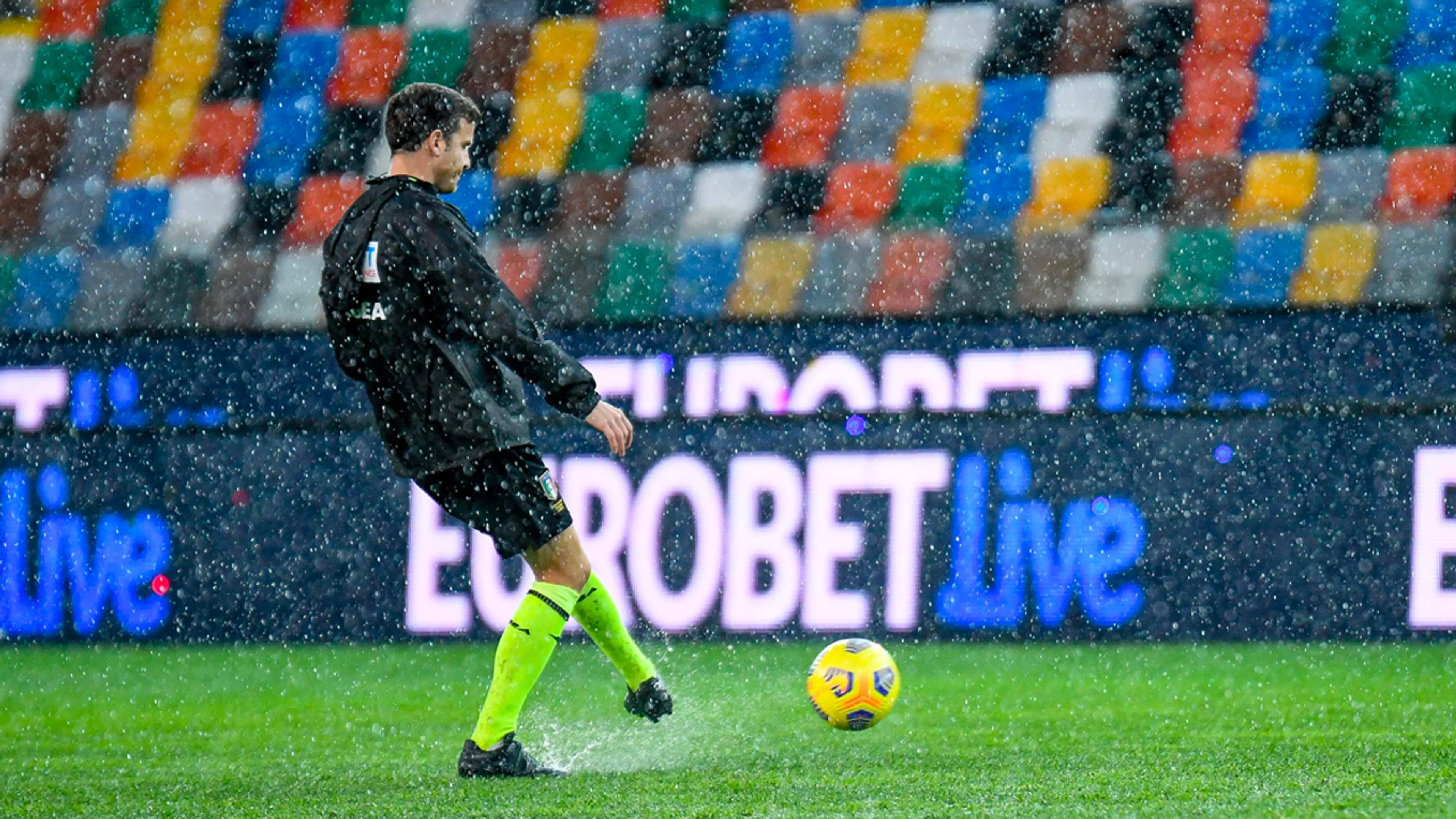 Competitieduel Atalanta afgelast vanwege zware regenval