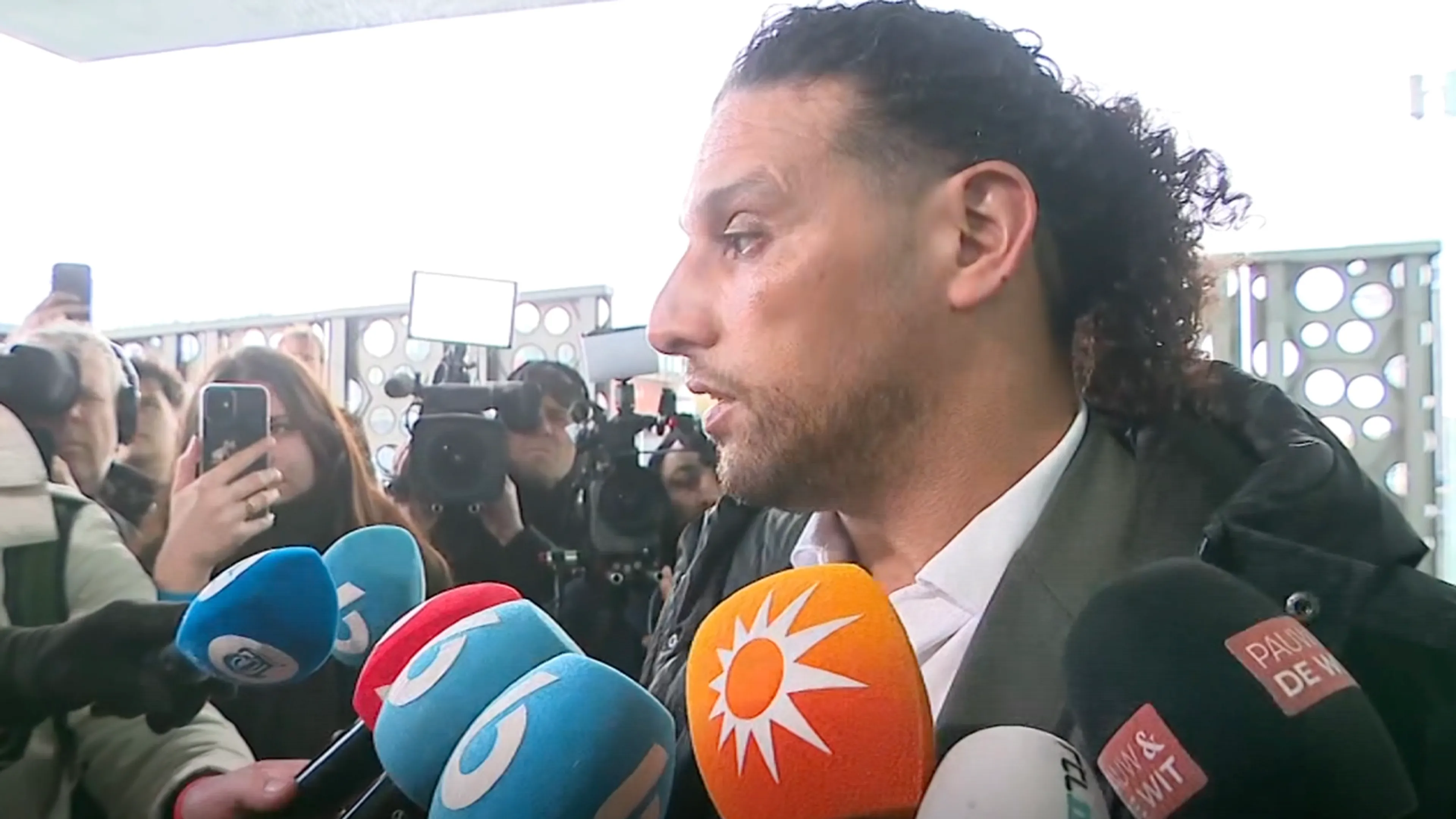 Ali B opgewacht door haag van pers na laatste zittingsdag in hoger beroep