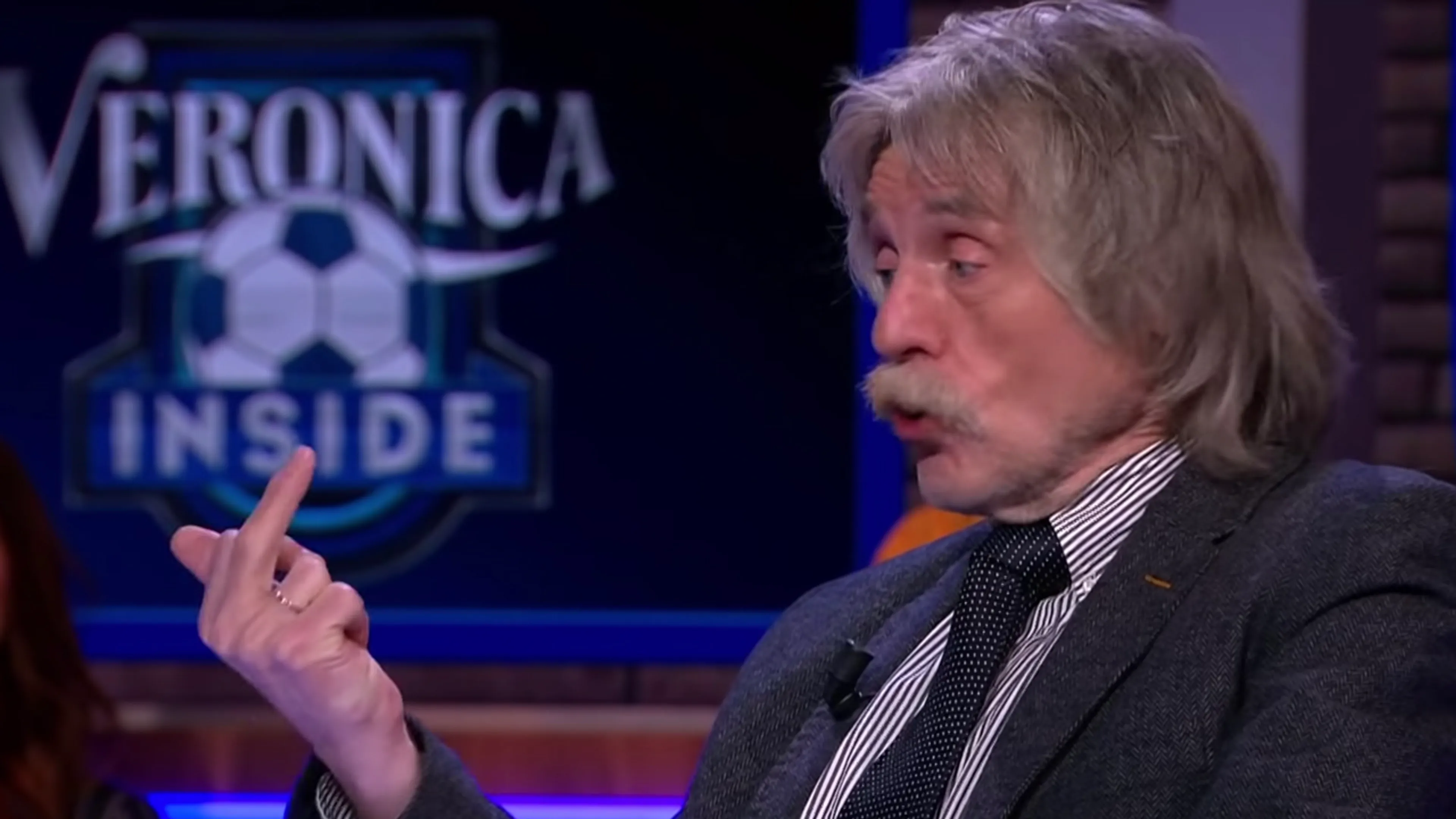 CLASSIC: Johan kraakt het koningshuis: 'Een achterhaald sprookje!'