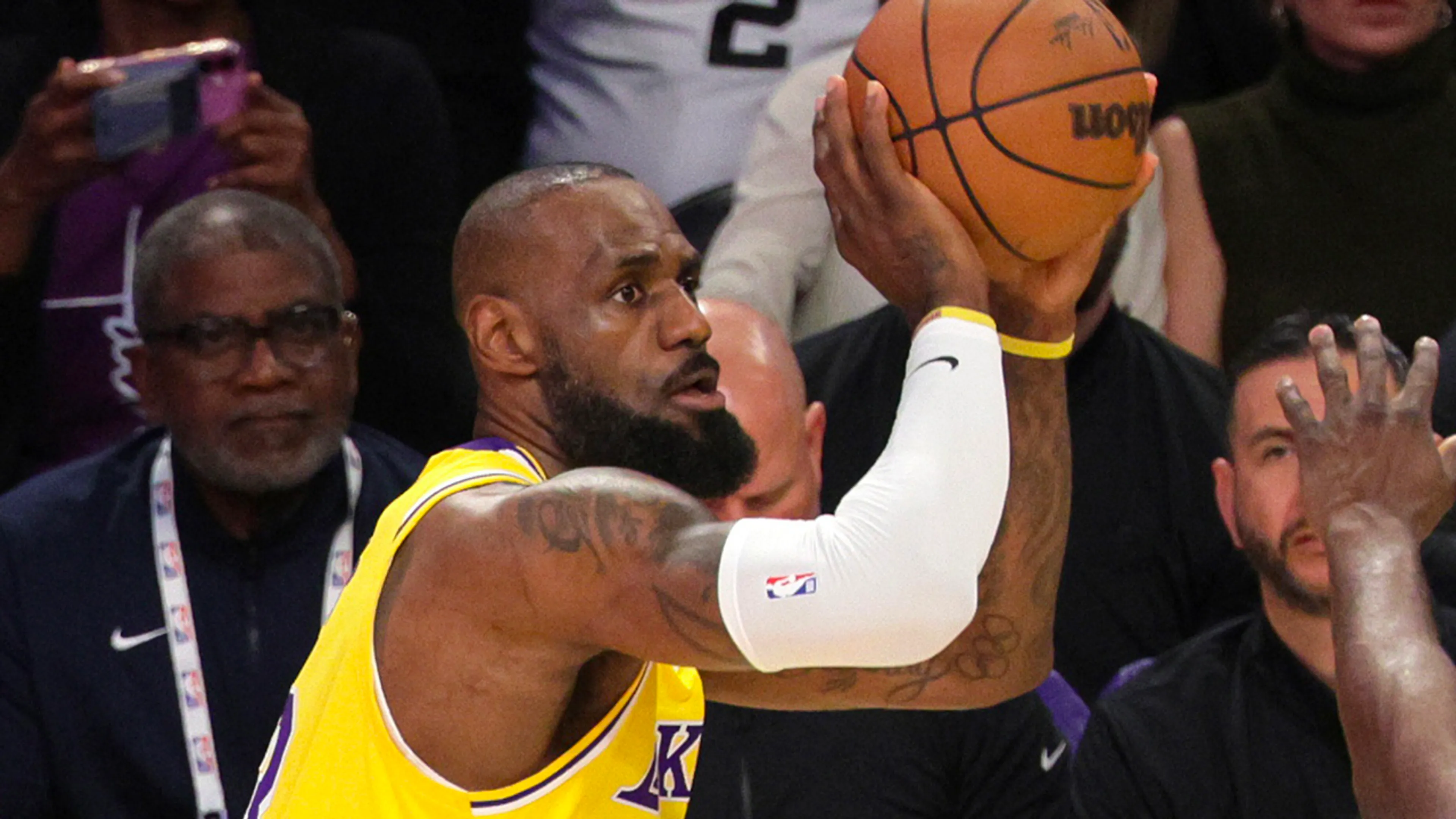 Basketbalvedette LeBron James doorbreekt grens van 50.000 punten